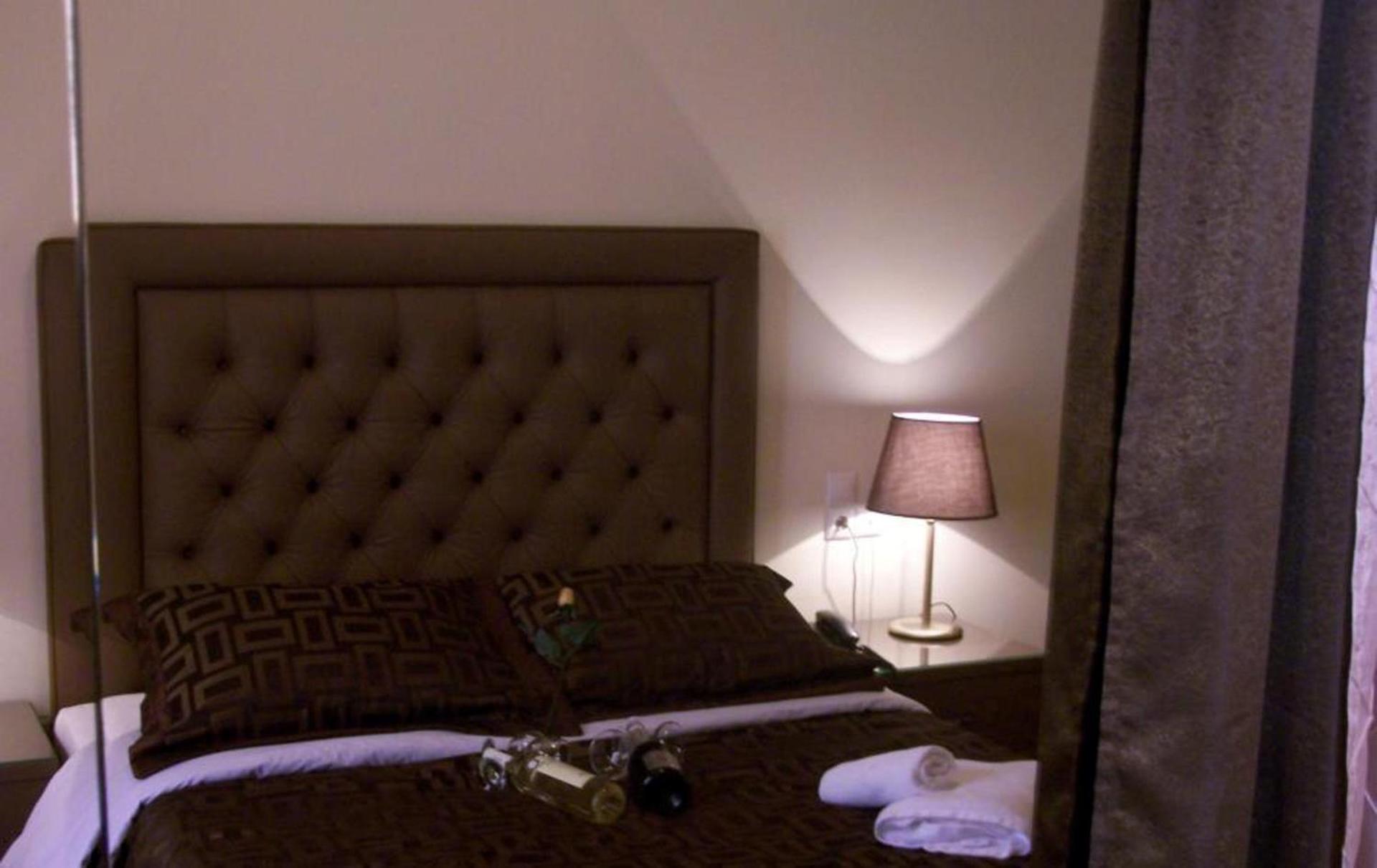 Queens Leriotis Hotel - Photo 17