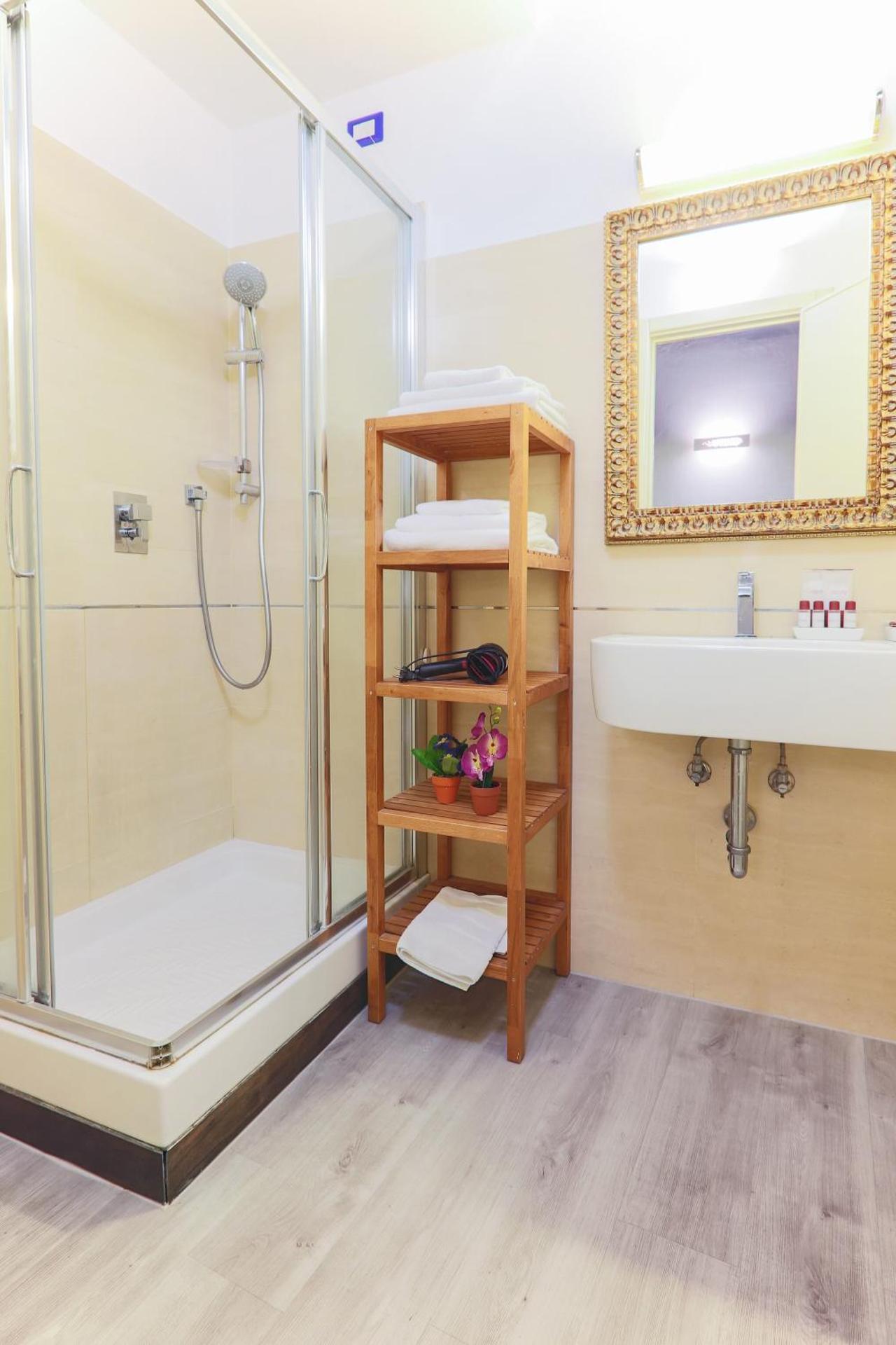 History Suite - Photo 47