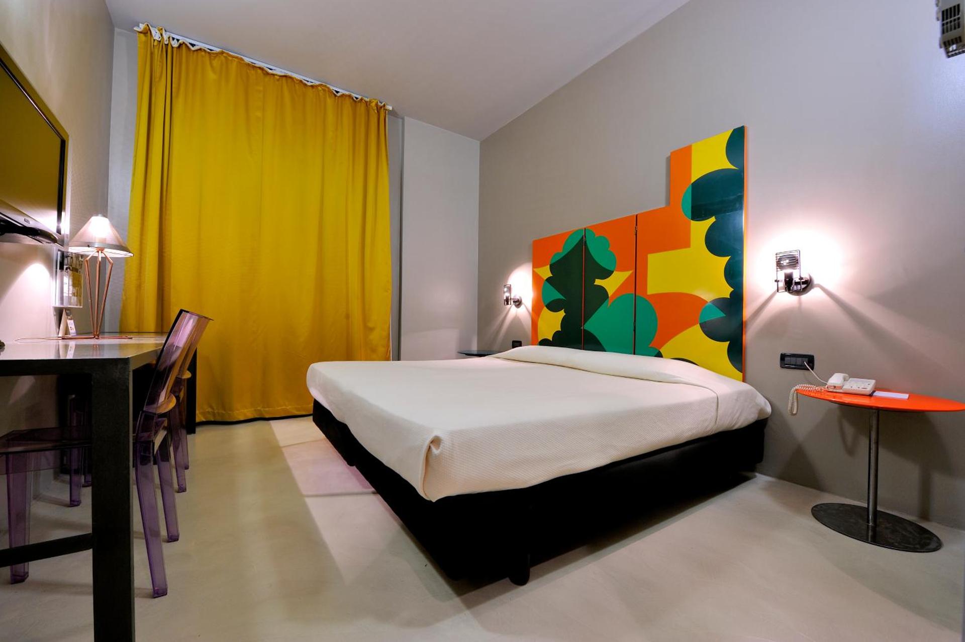 Art Hotel Boston - Photo 12