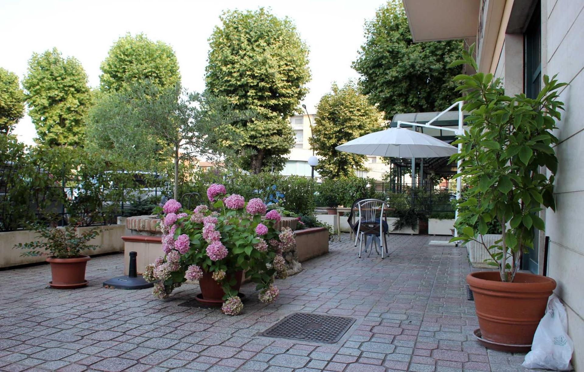 Hotel Serena - Photo 17