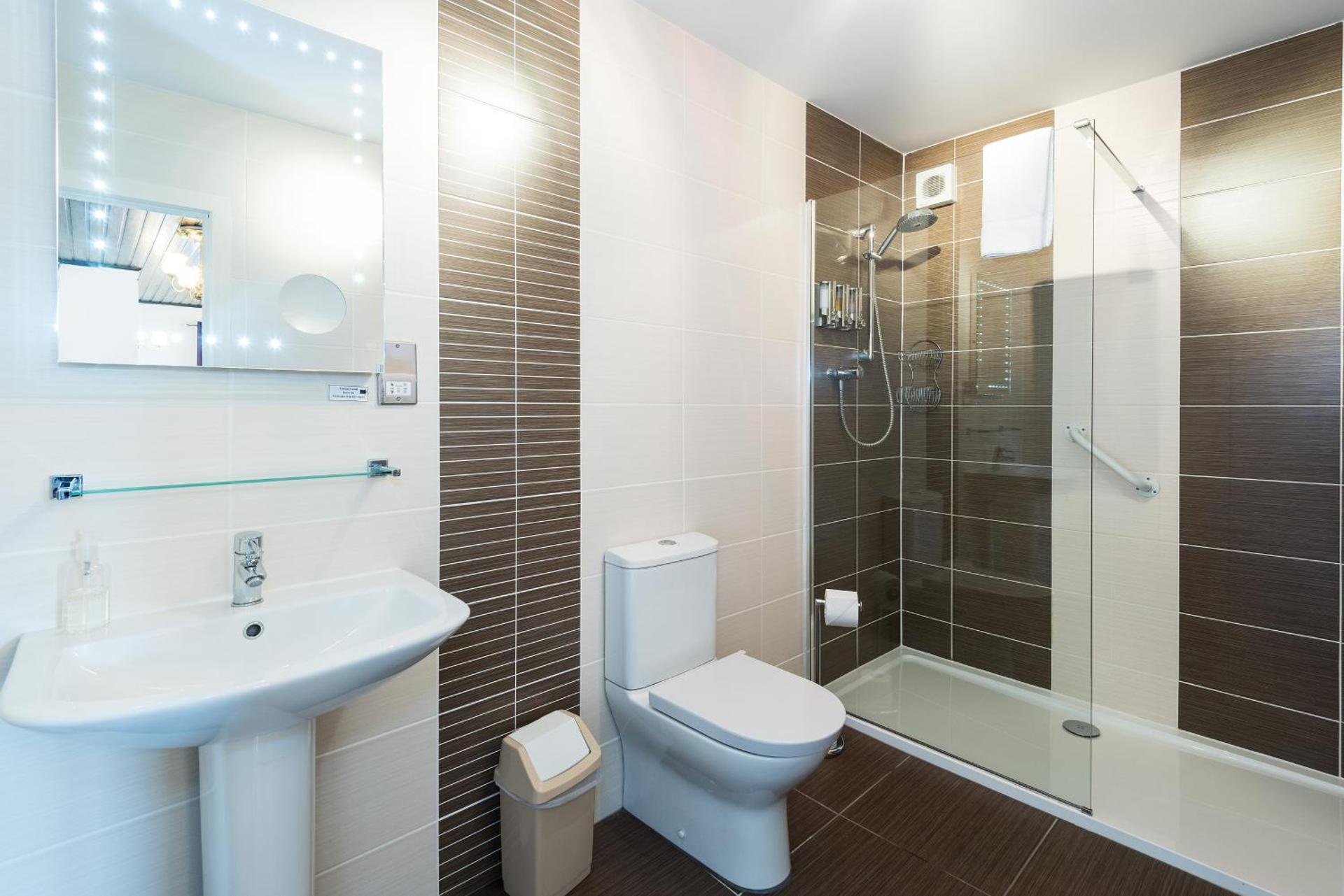 The Claymore Guest House - Photo 58