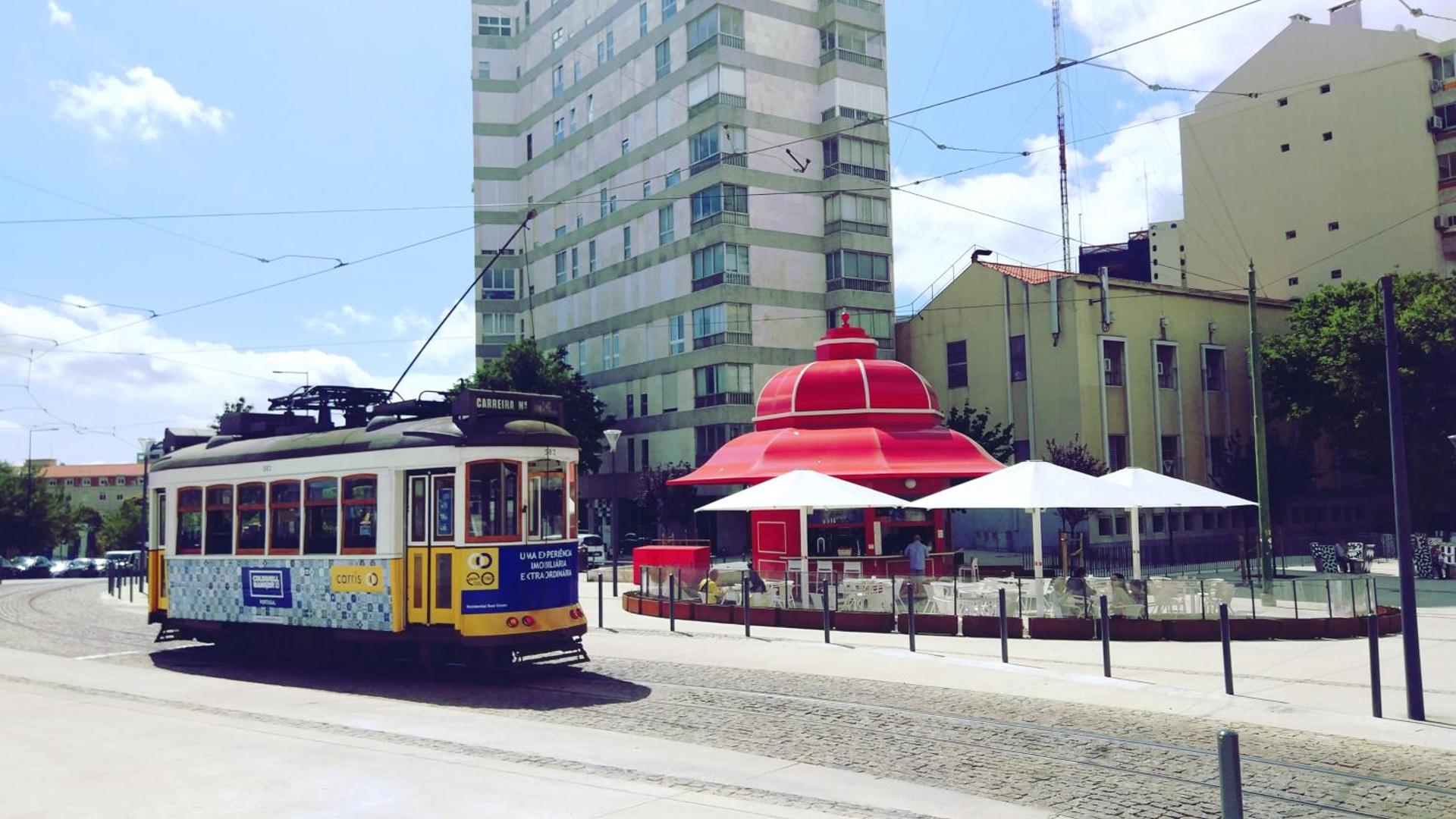 Lisbon Relax Pool Apartment - Free Parking Garage - Photo 40