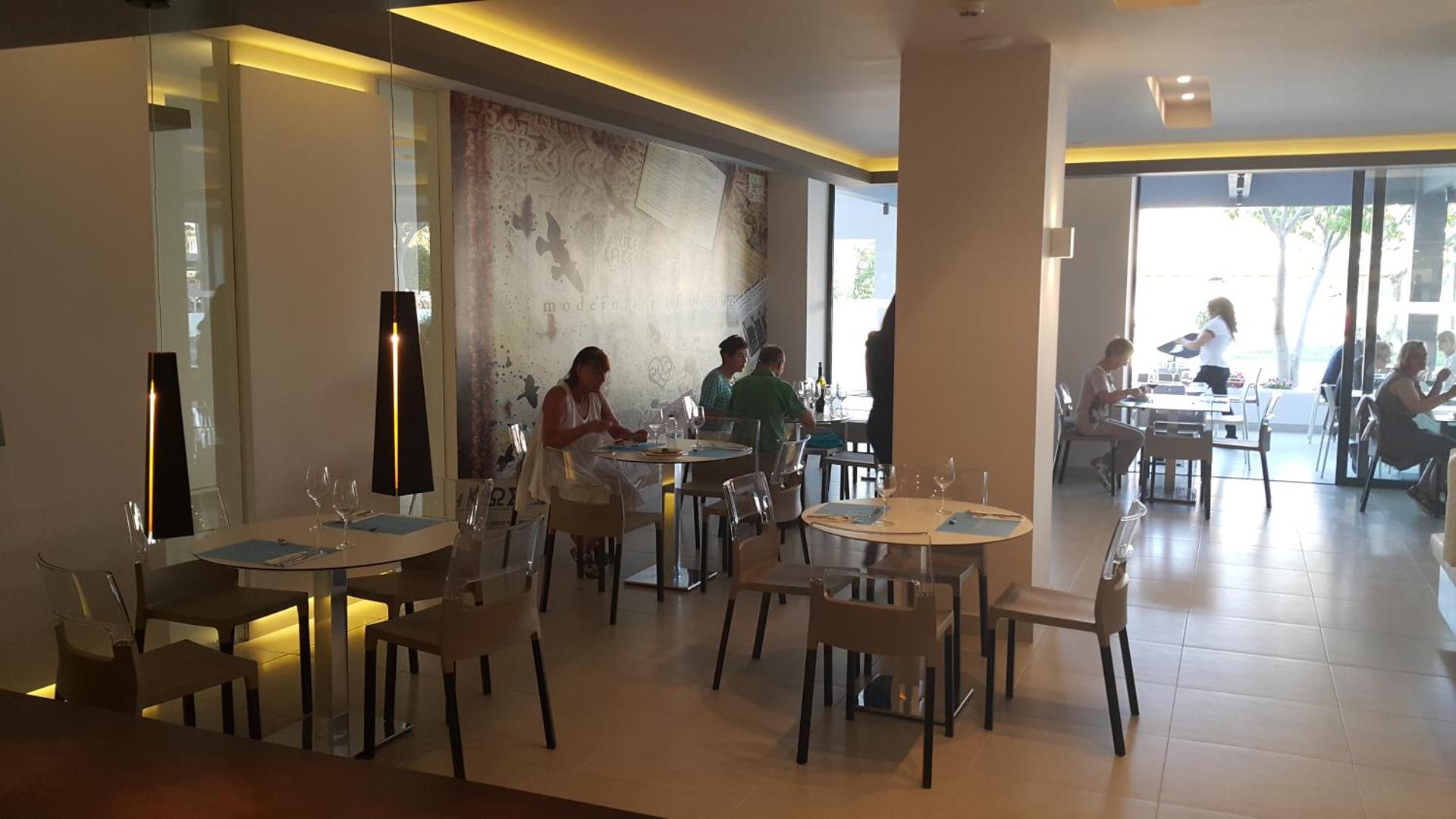 Cosmopolitan Hotel - Photo 48