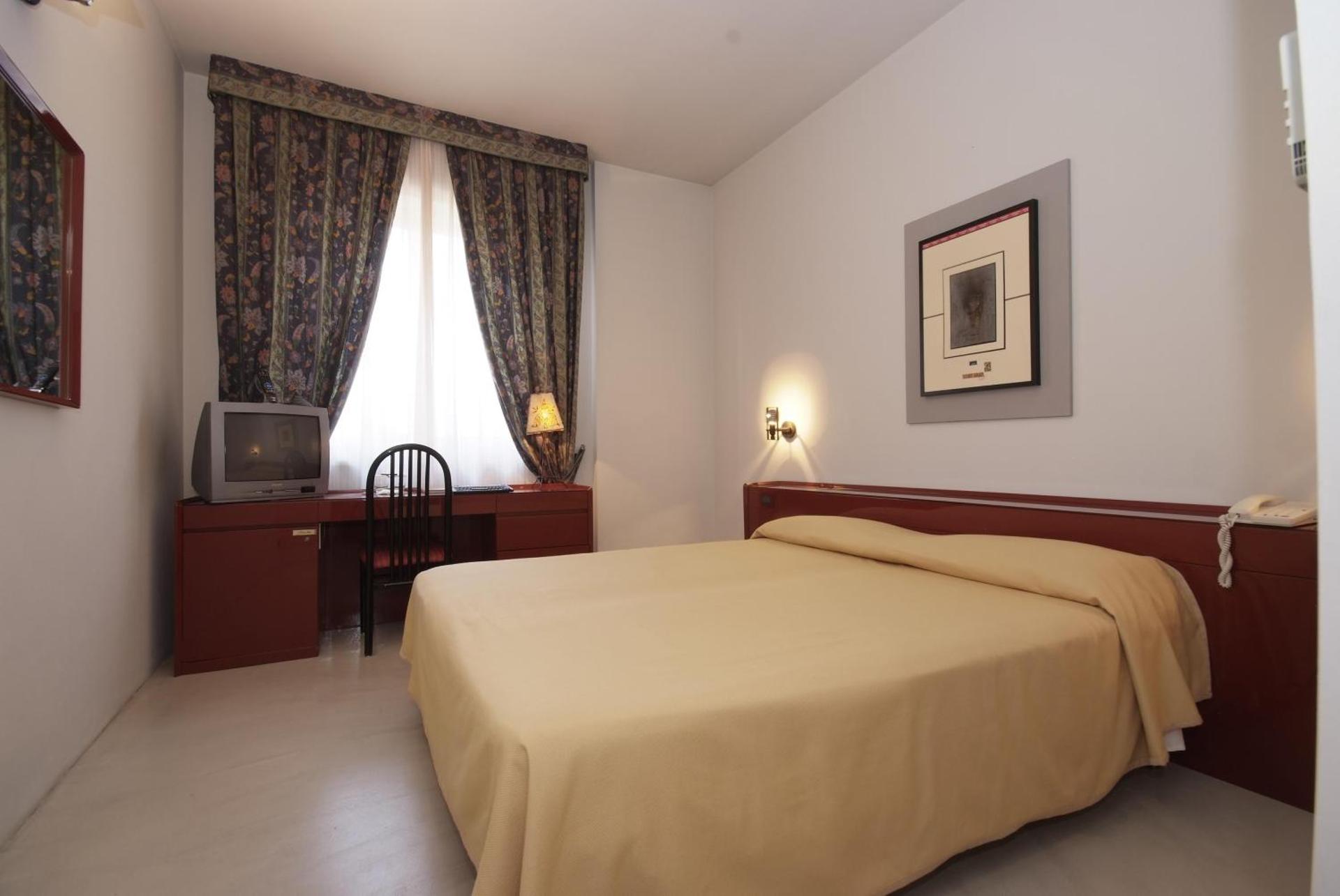 Art Hotel Boston - Photo 13