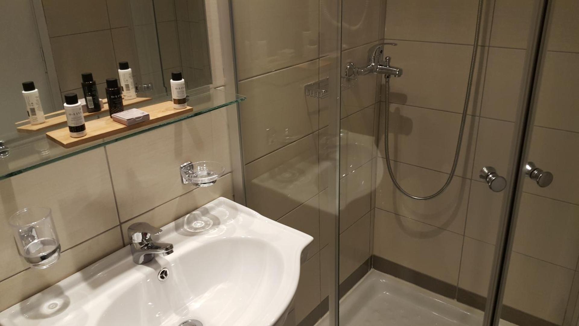 Cosmopolitan Hotel - Photo 11