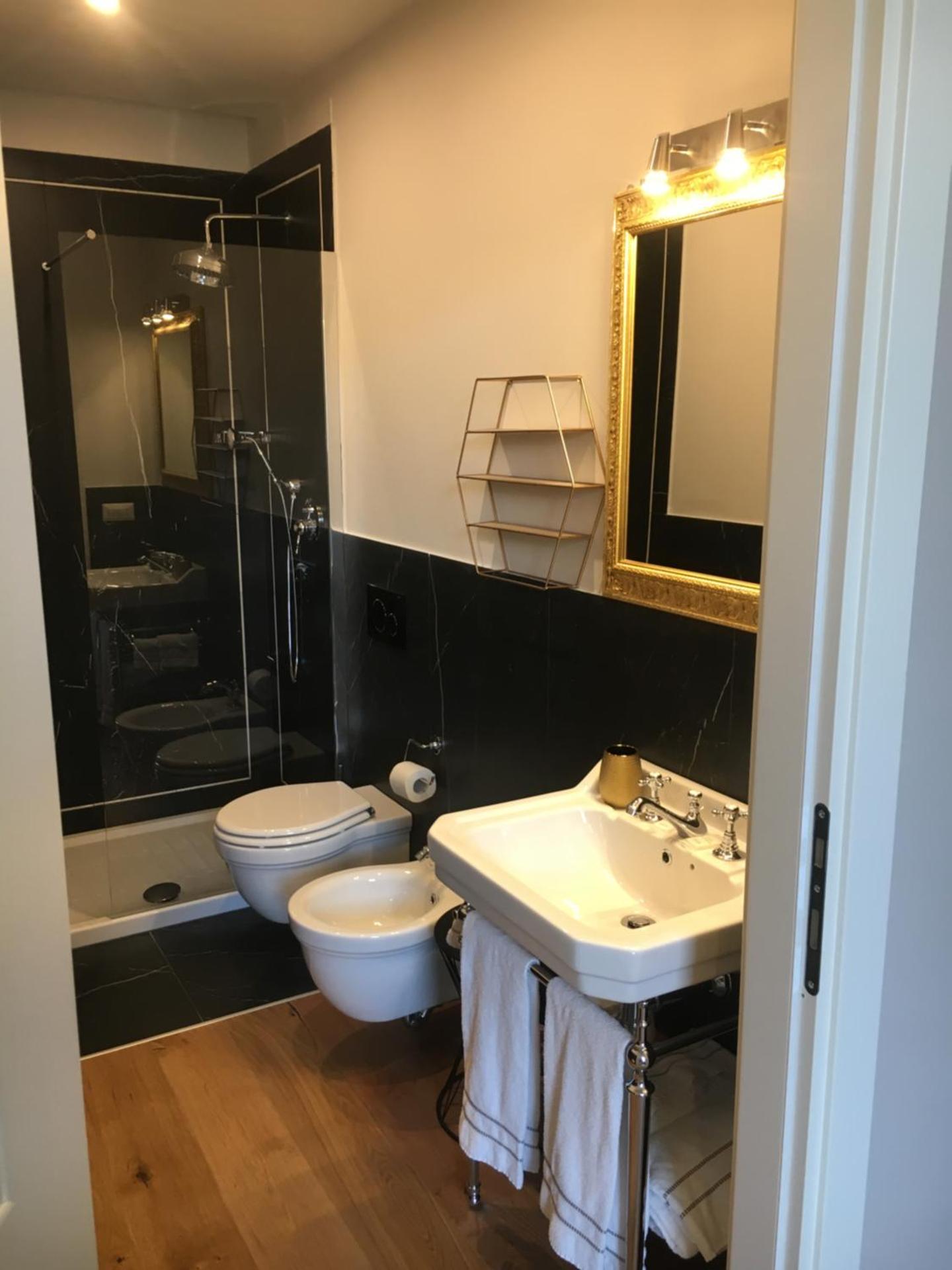 Hotel St. James - Photo 6