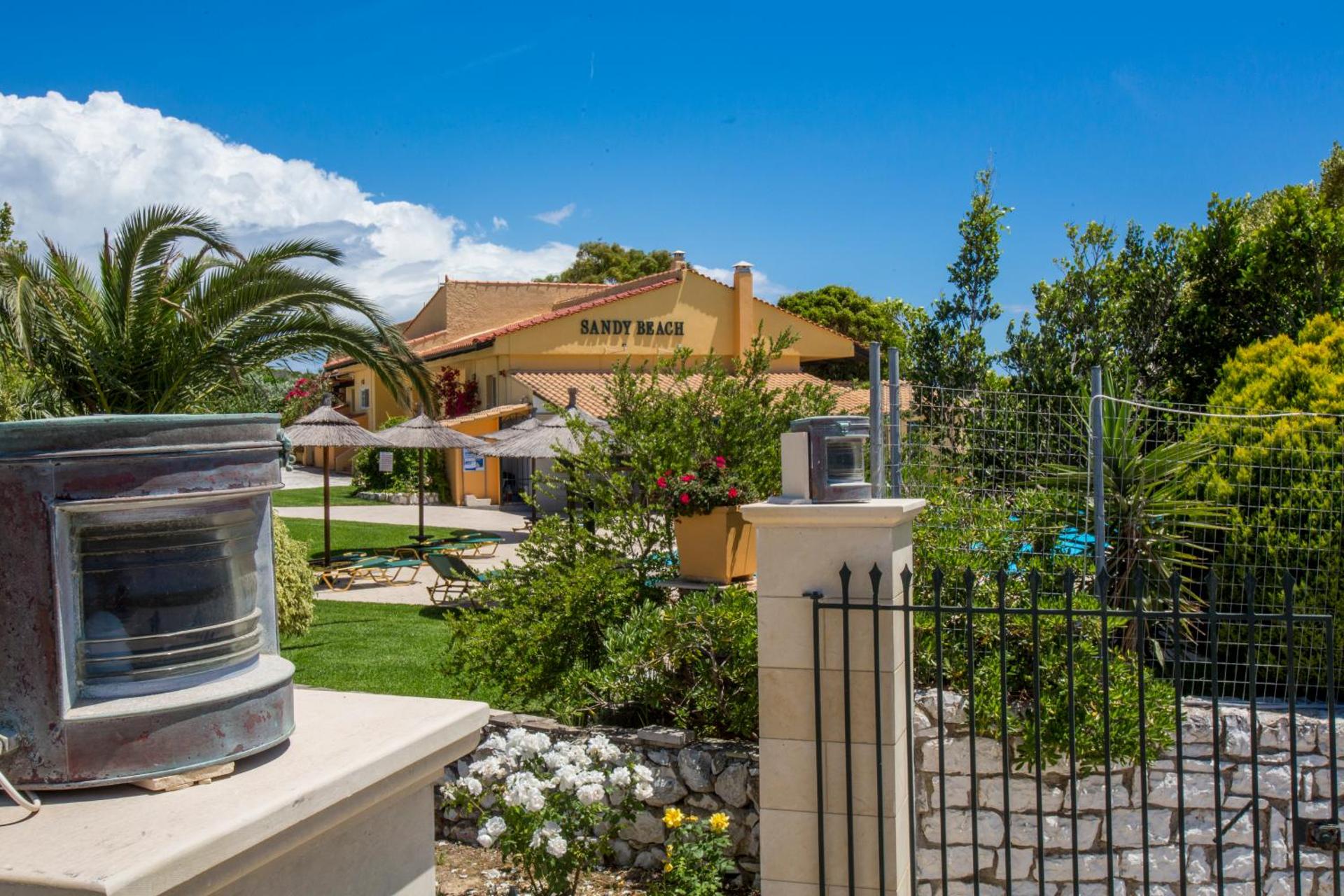 Sandy Beach Villas and Apartments - Photo 11