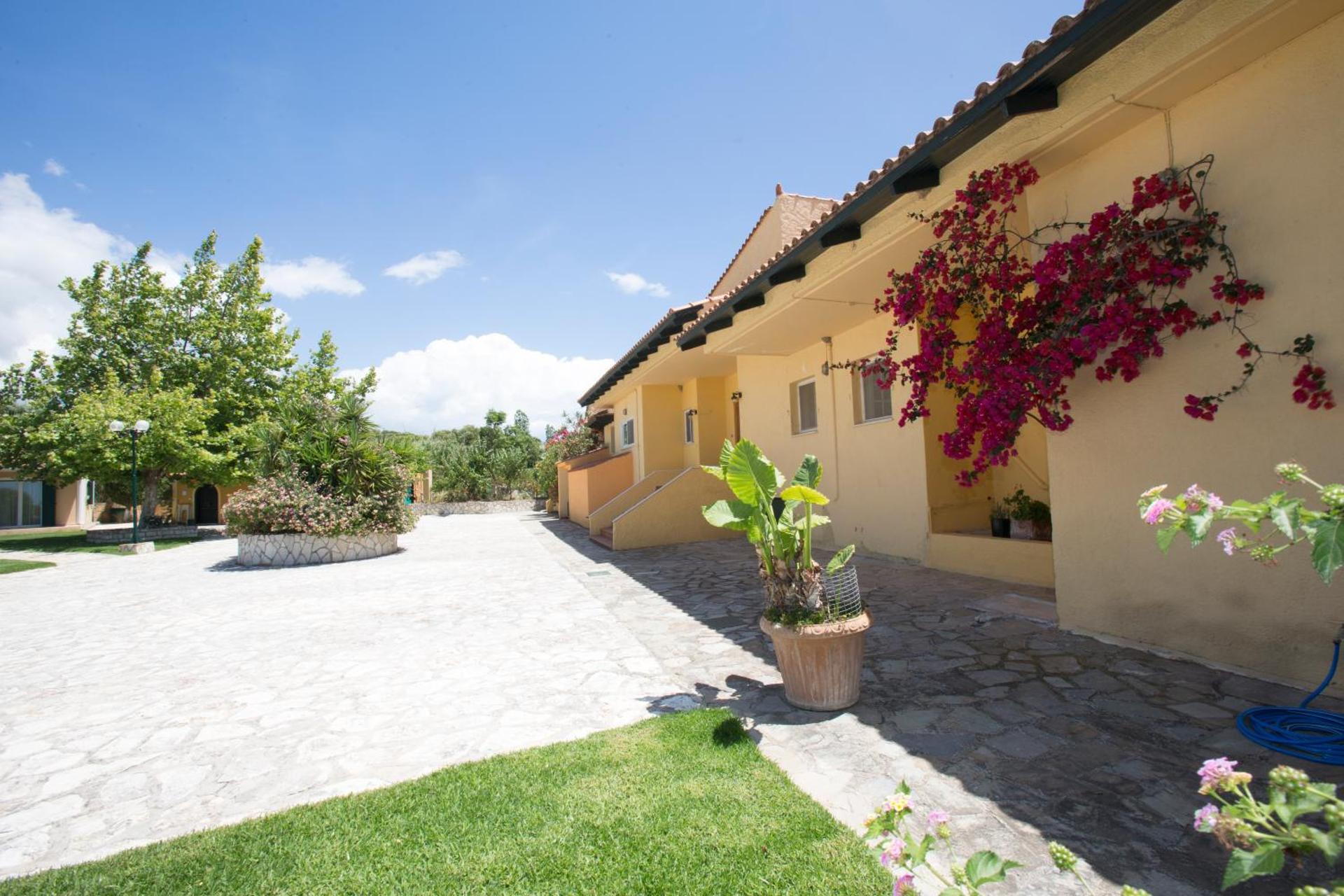 Sandy Beach Villas and Apartments - Photo 17