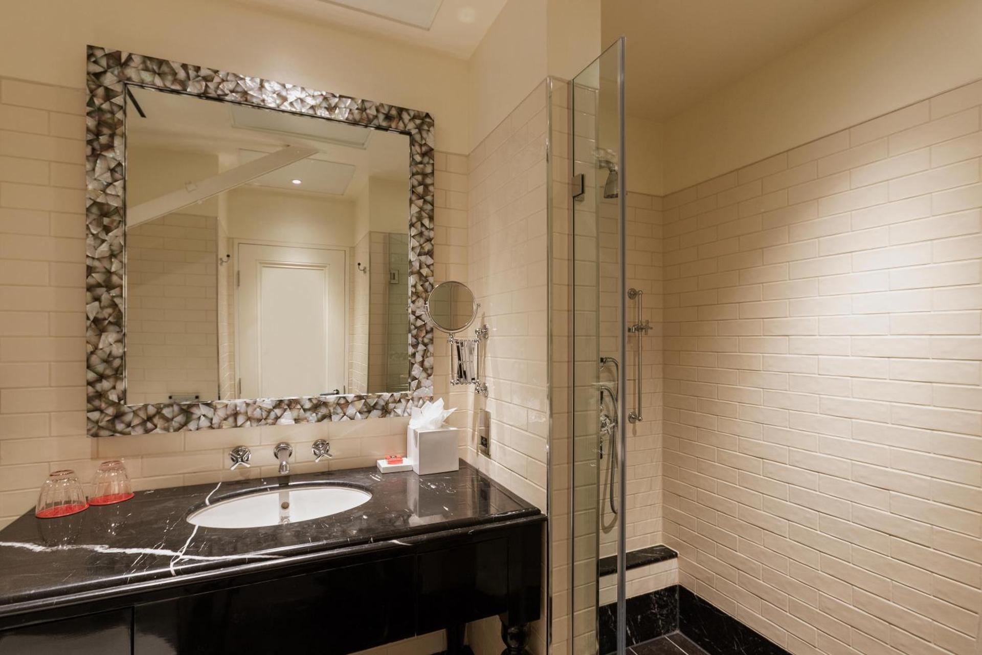 The LaLit London - Photo 22