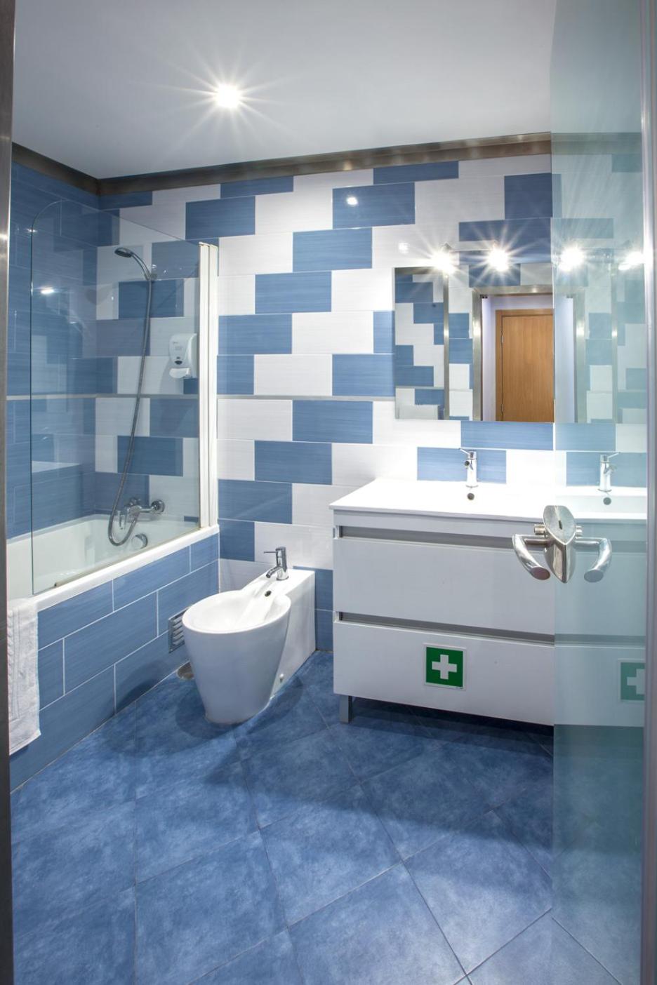 Famous Crows Lisbon Suites - Photo 33