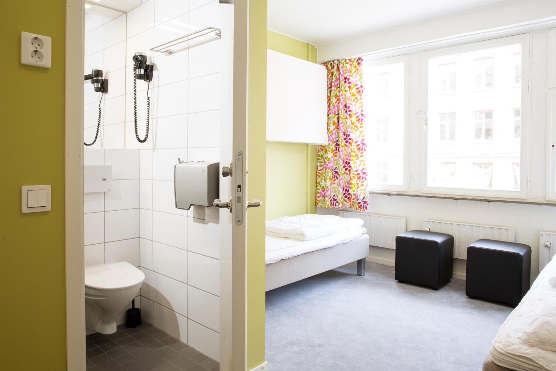 Slottsskogens Hostel - Photo 35