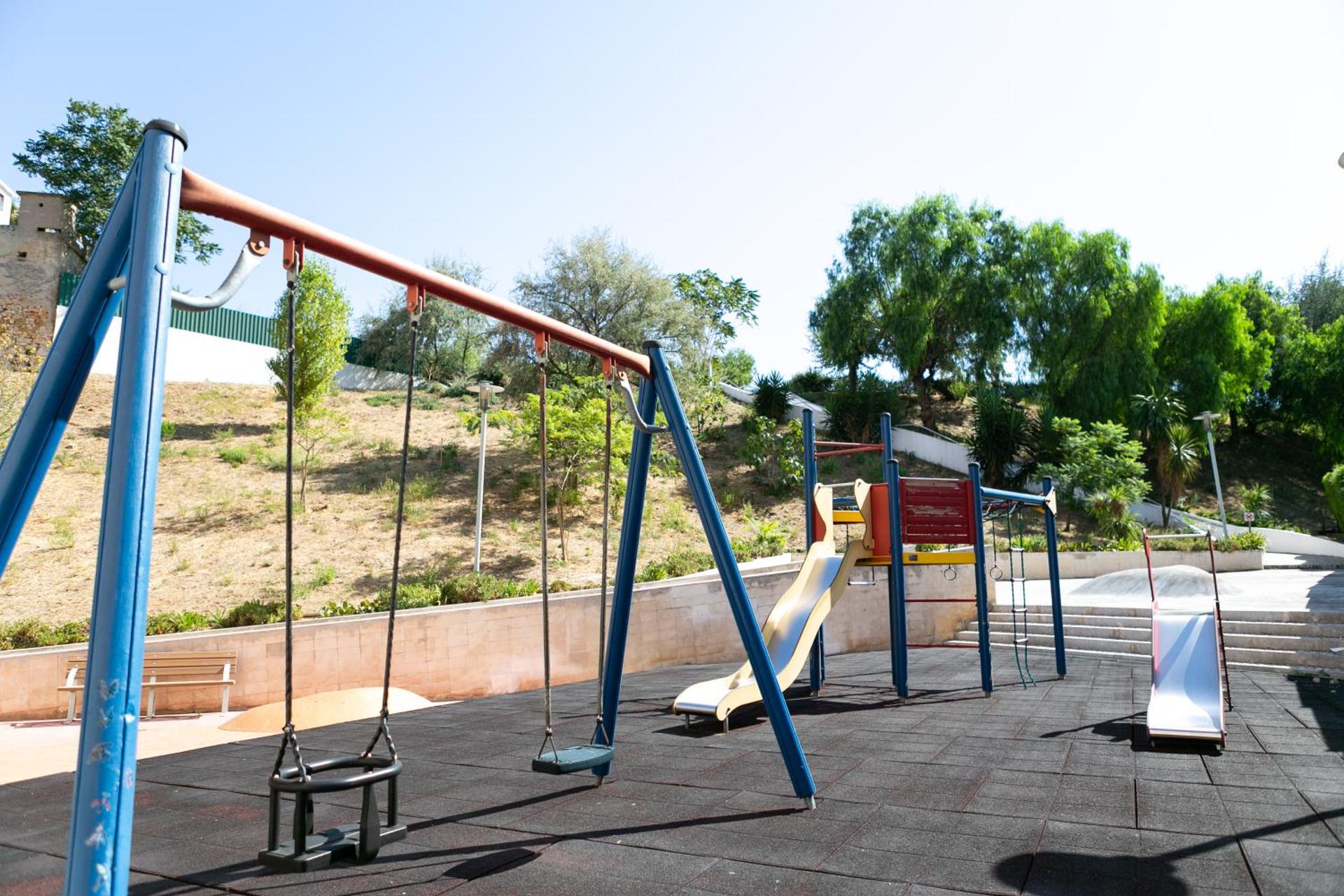 Lisbon Relax Pool Apartment - Free Parking Garage - Photo 36