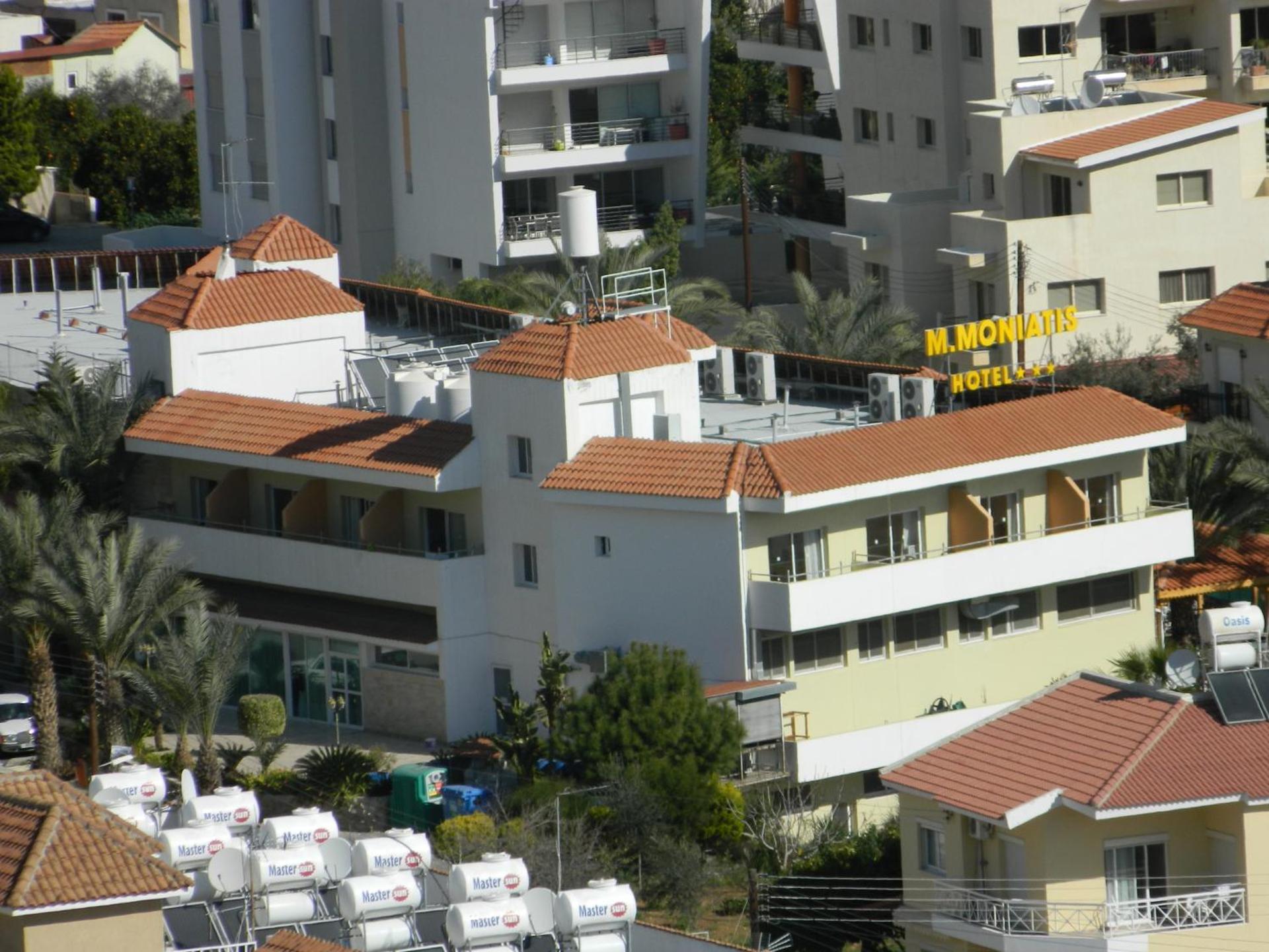 M. Moniatis Hotel - Photo 40