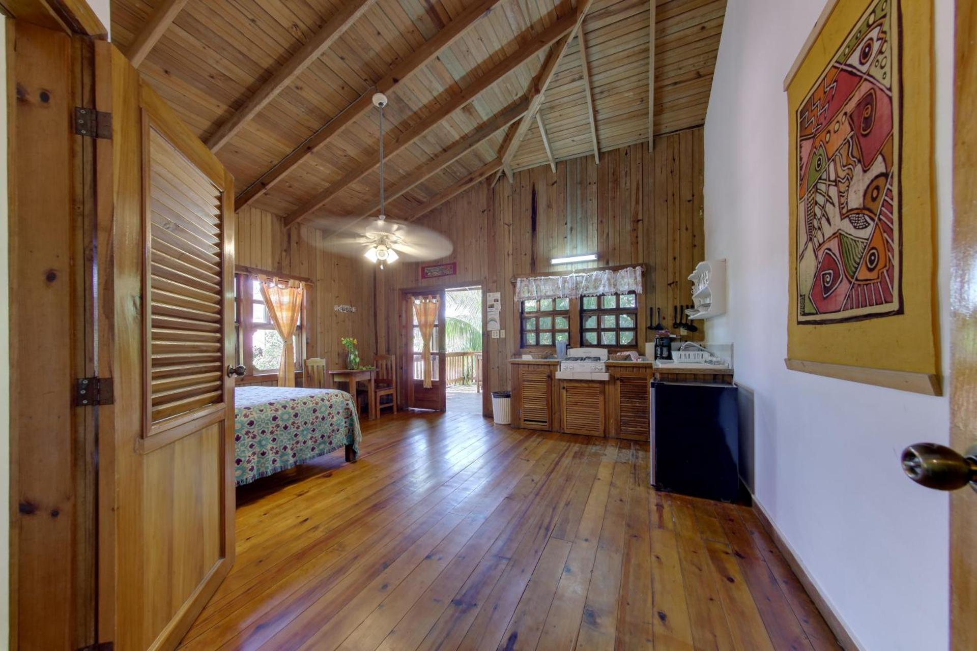 Posada Arco Iris, West End - Photo 16