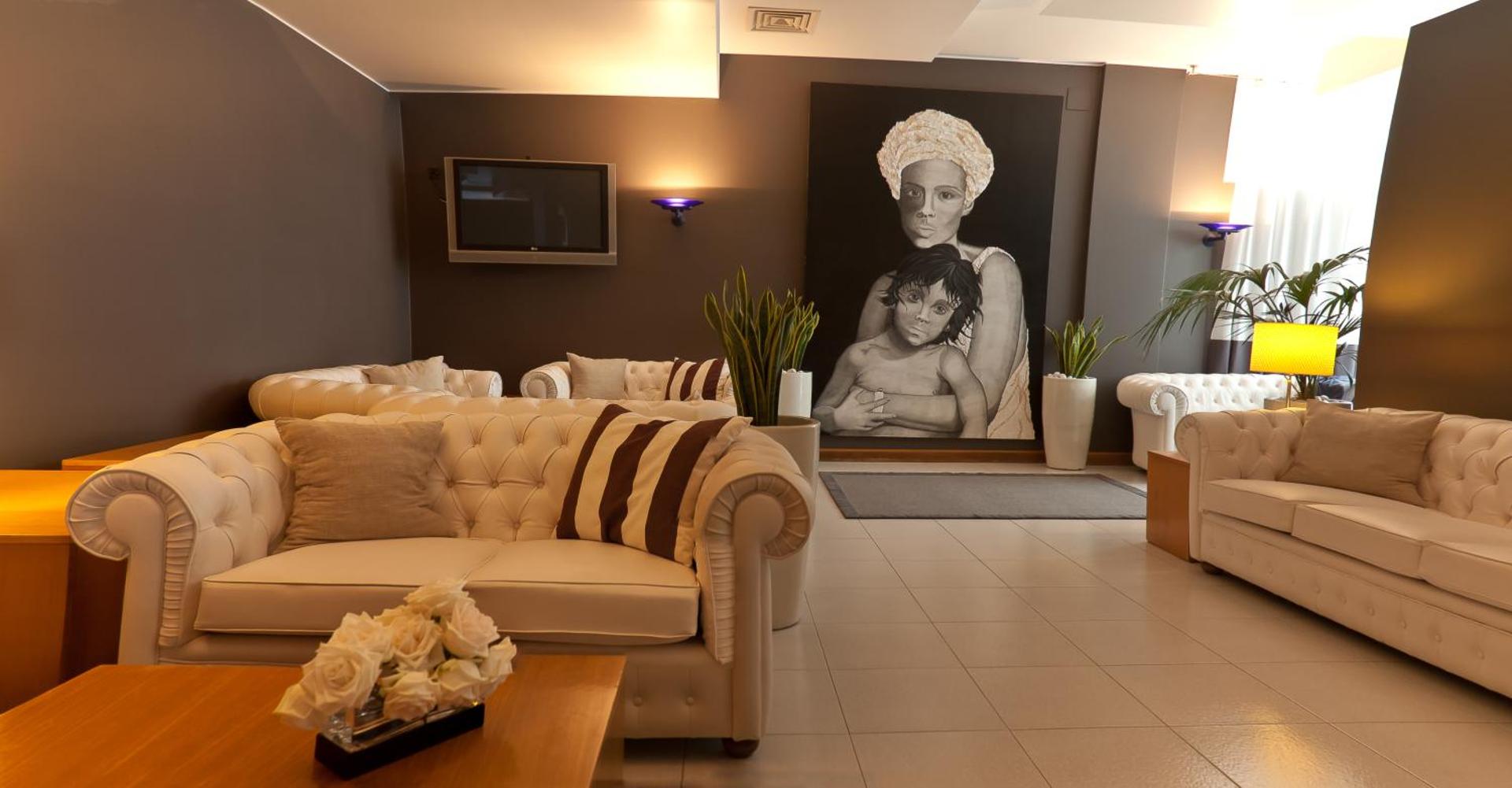 Hotel Santiago - Photo 6