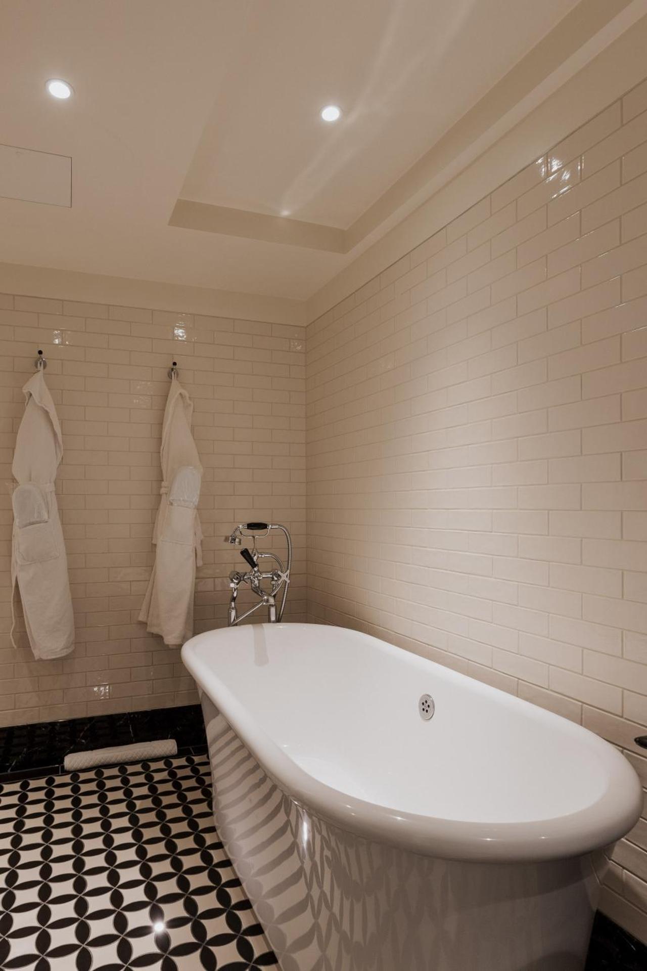 The LaLit London - Photo 30
