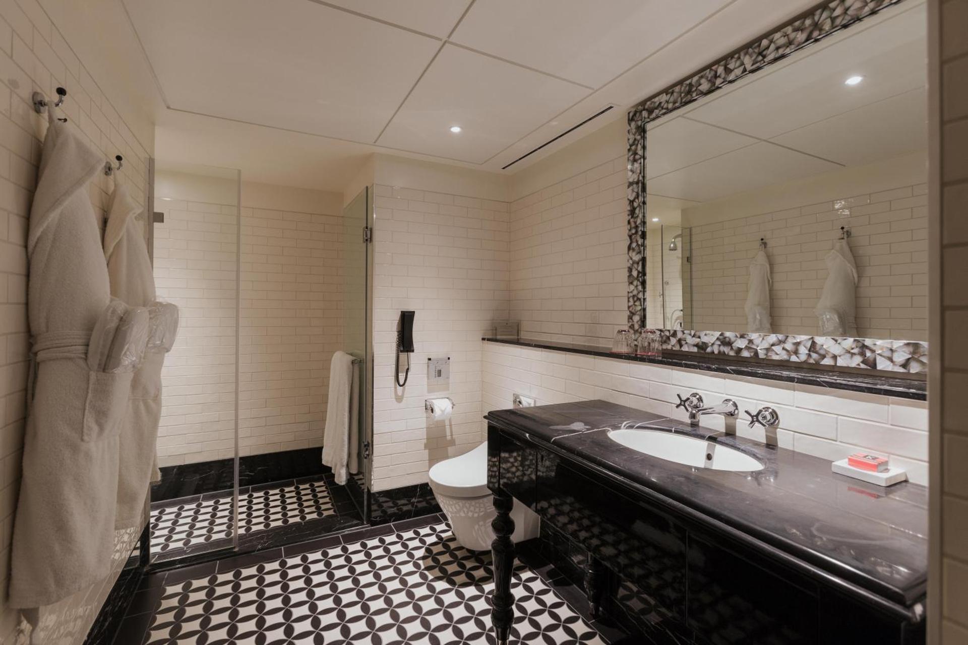 The LaLit London - Photo 50