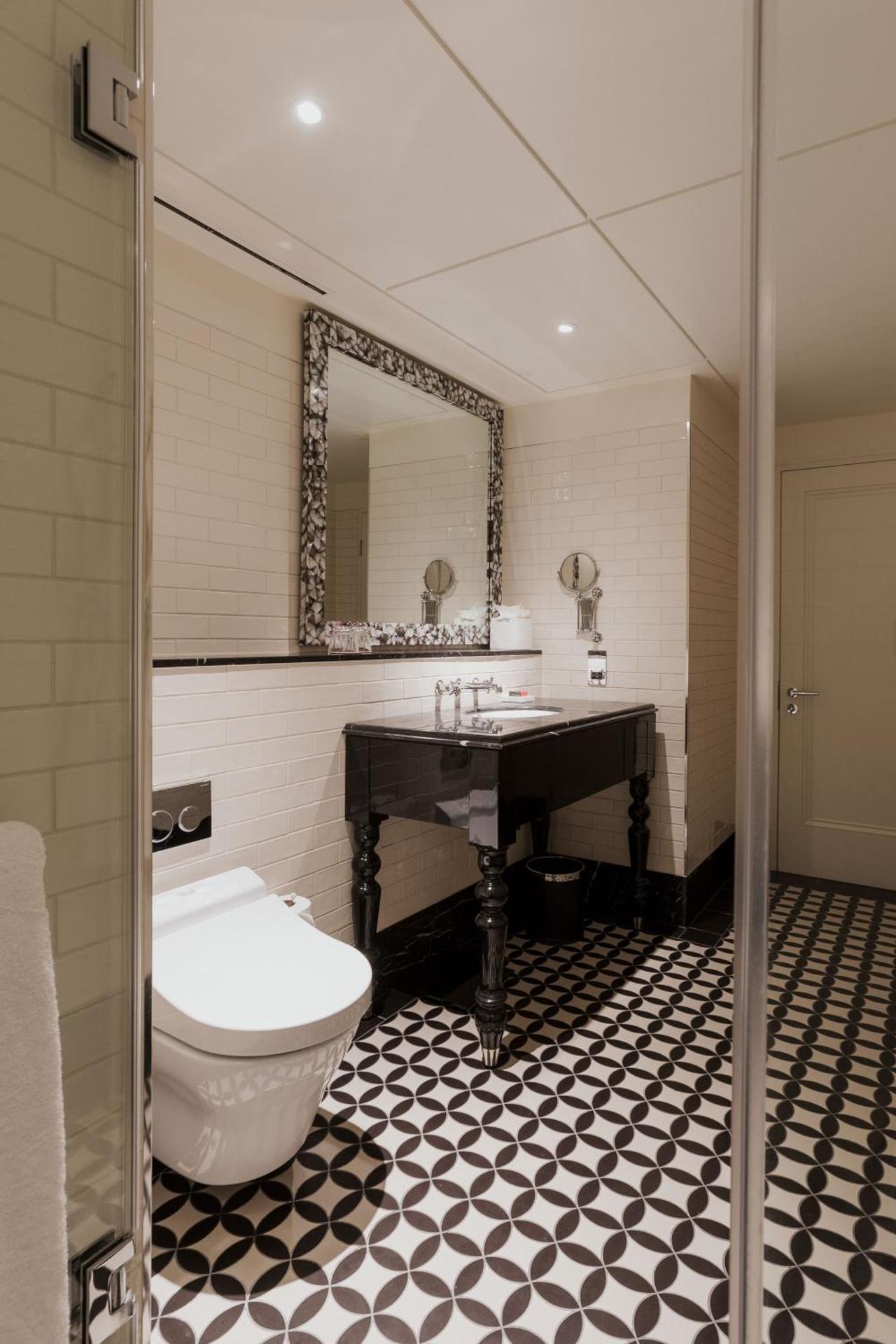 The LaLit London - Photo 49