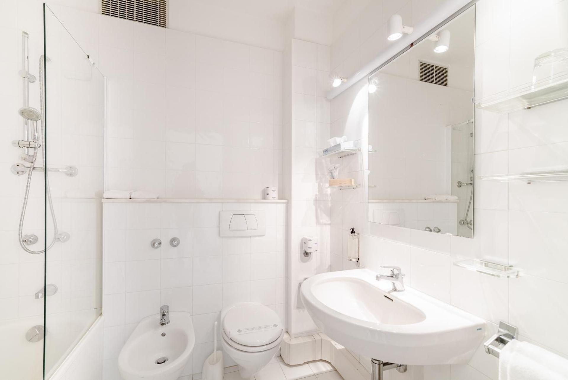 Grand Hotel Don Juan - Photo 32