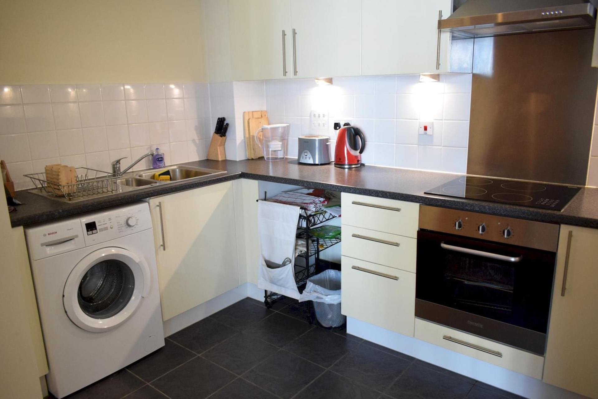 1 Bedroom Apartment in Canary Wharf with Balcony - Photo 2