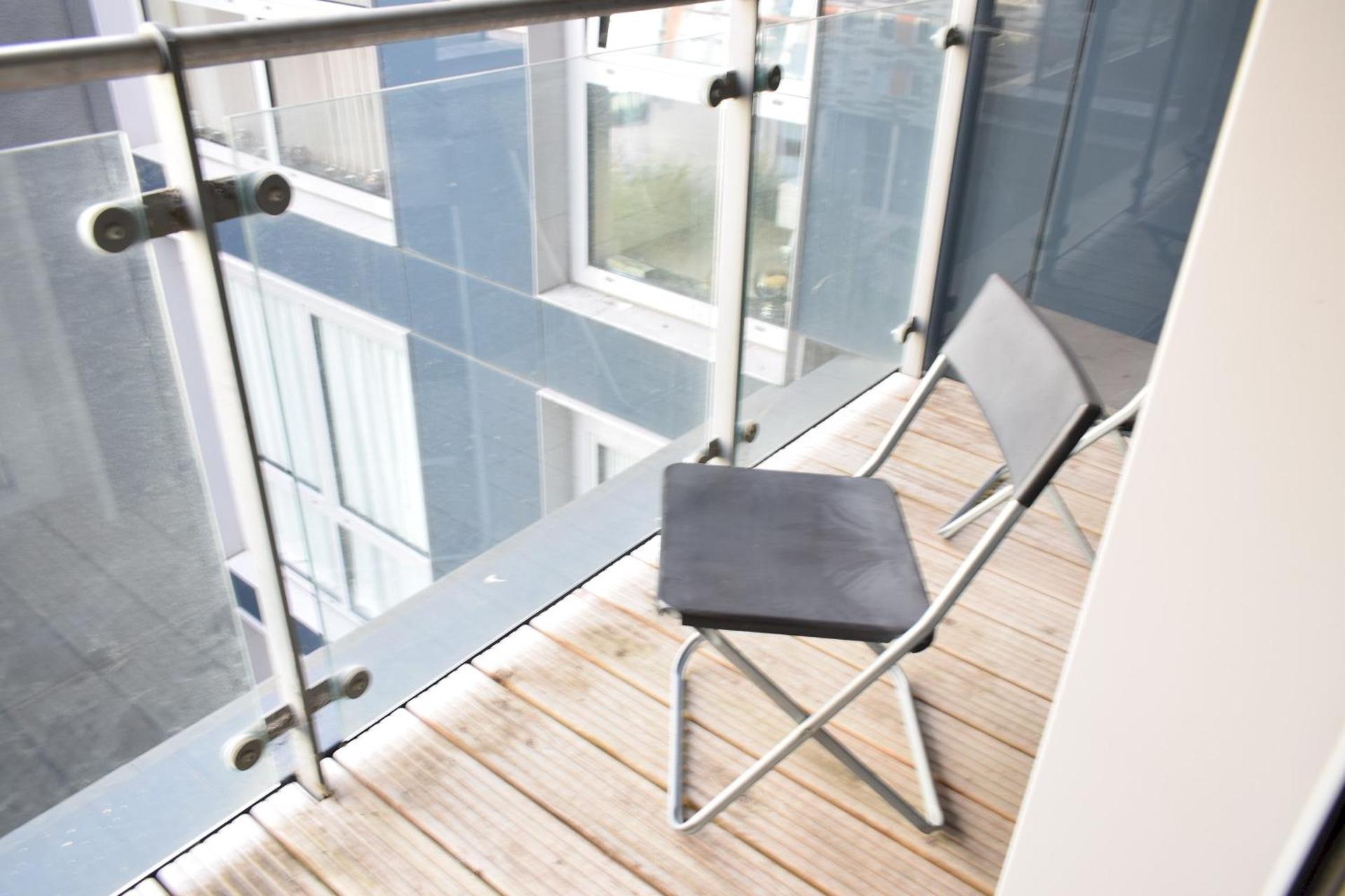 1 Bedroom Apartment in Canary Wharf with Balcony - Photo 5
