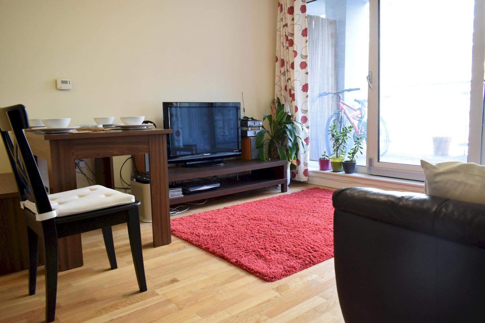 1 Bedroom Apartment in Canary Wharf with Balcony - Photo 6