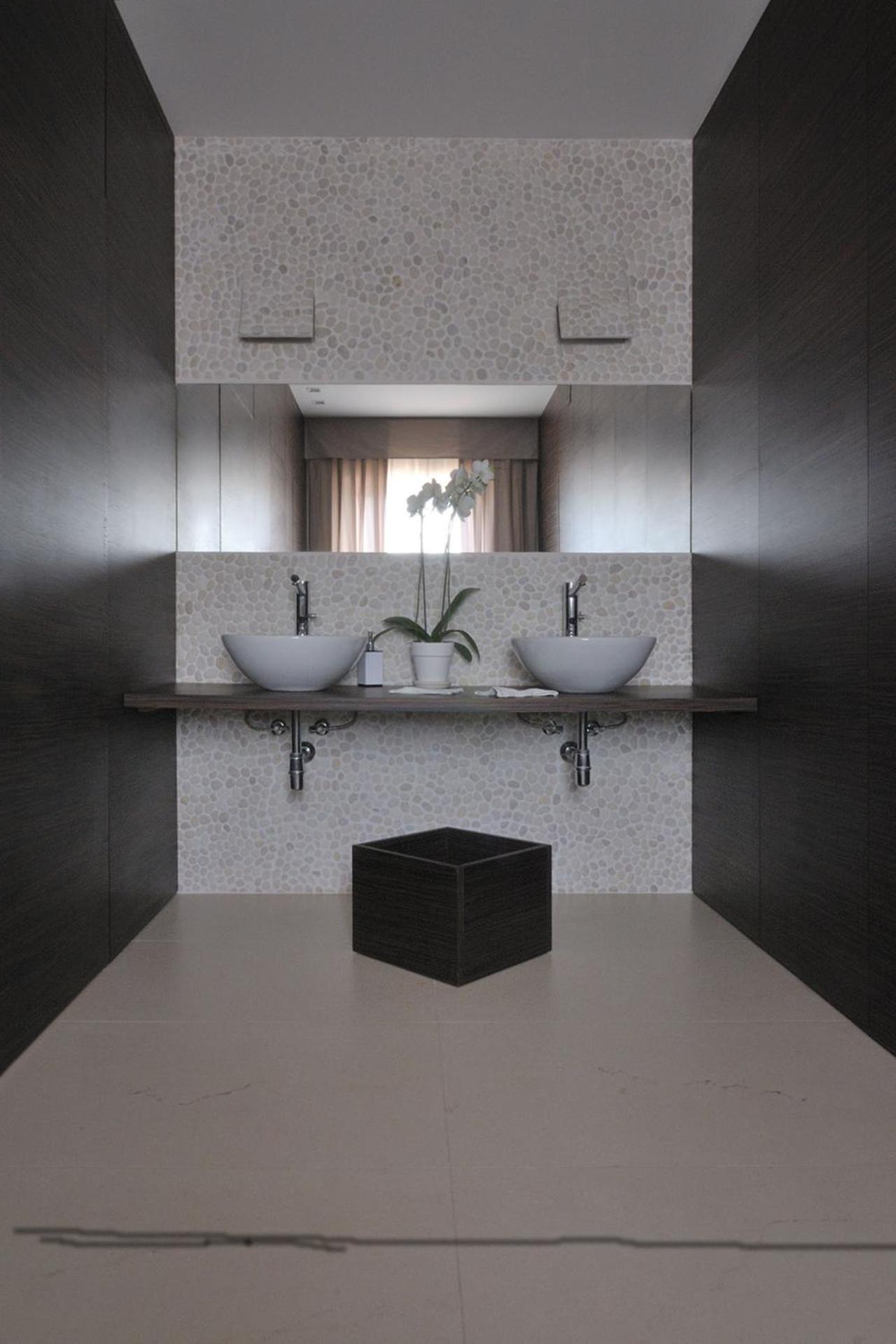 White Hotel - Photo 80