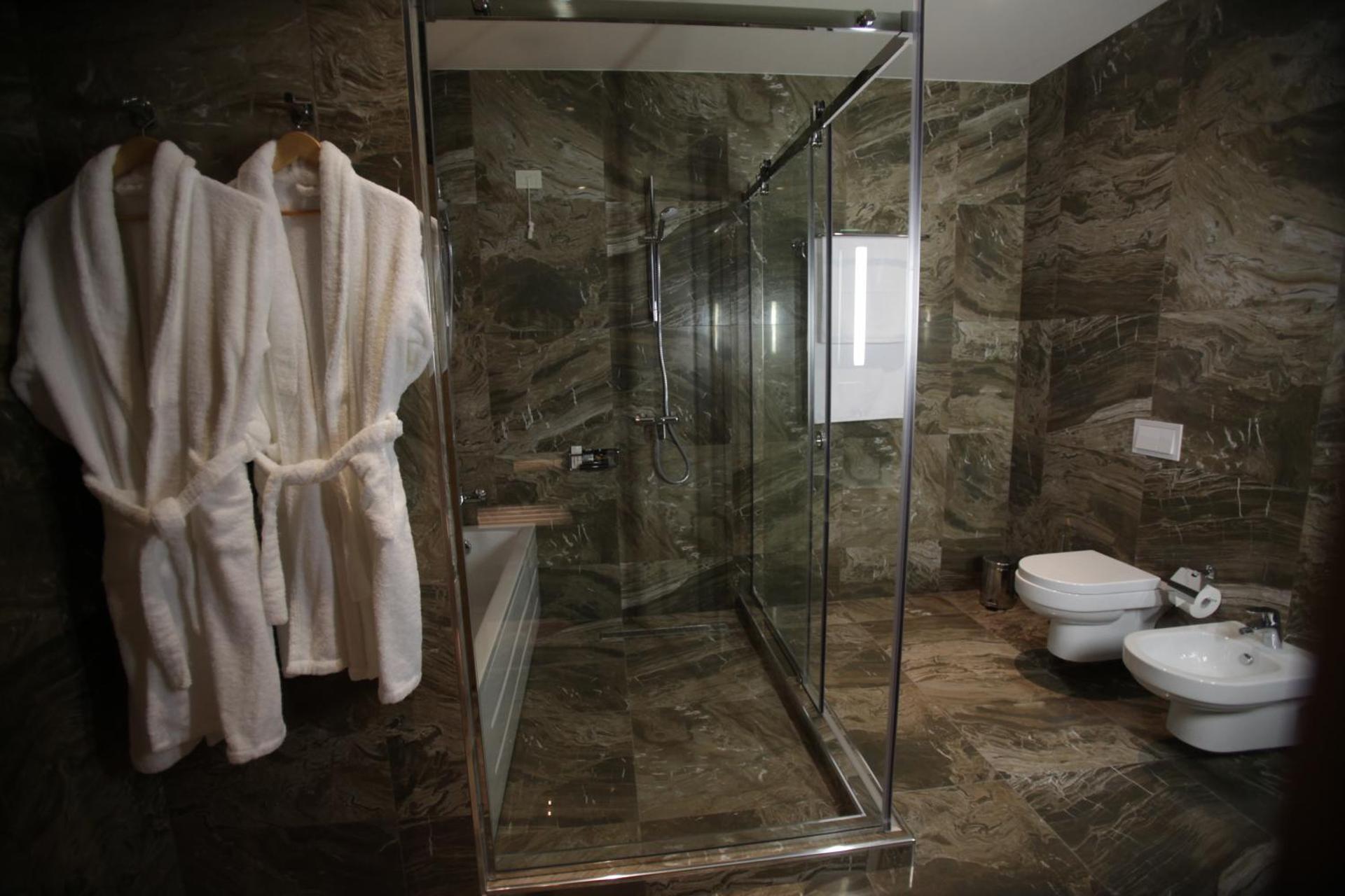 Best Western Premier Ark Hotel - Photo 25