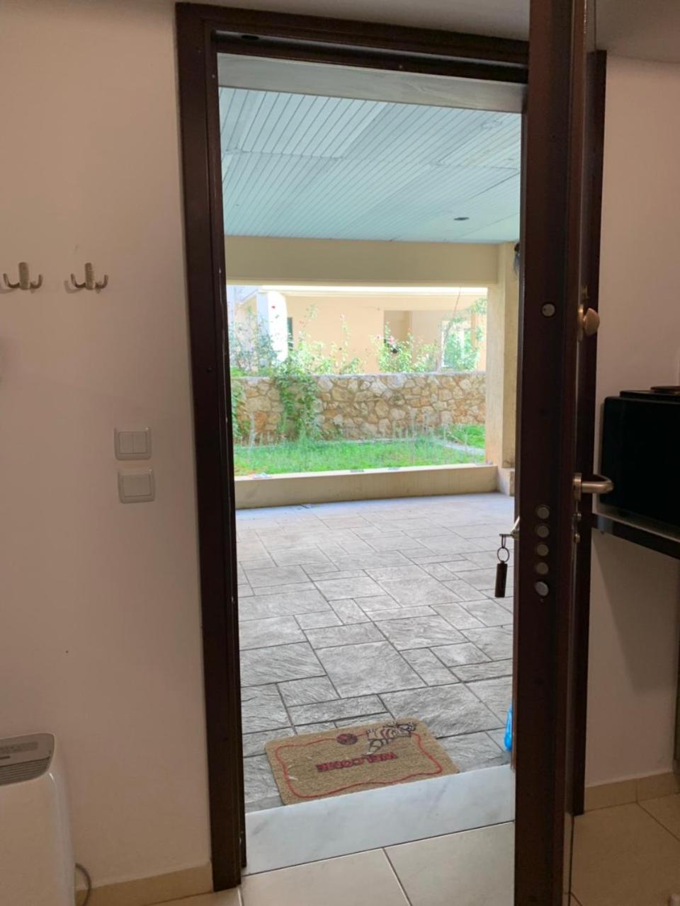 Jacuzzi studio close to athens airport!! - Photo 6