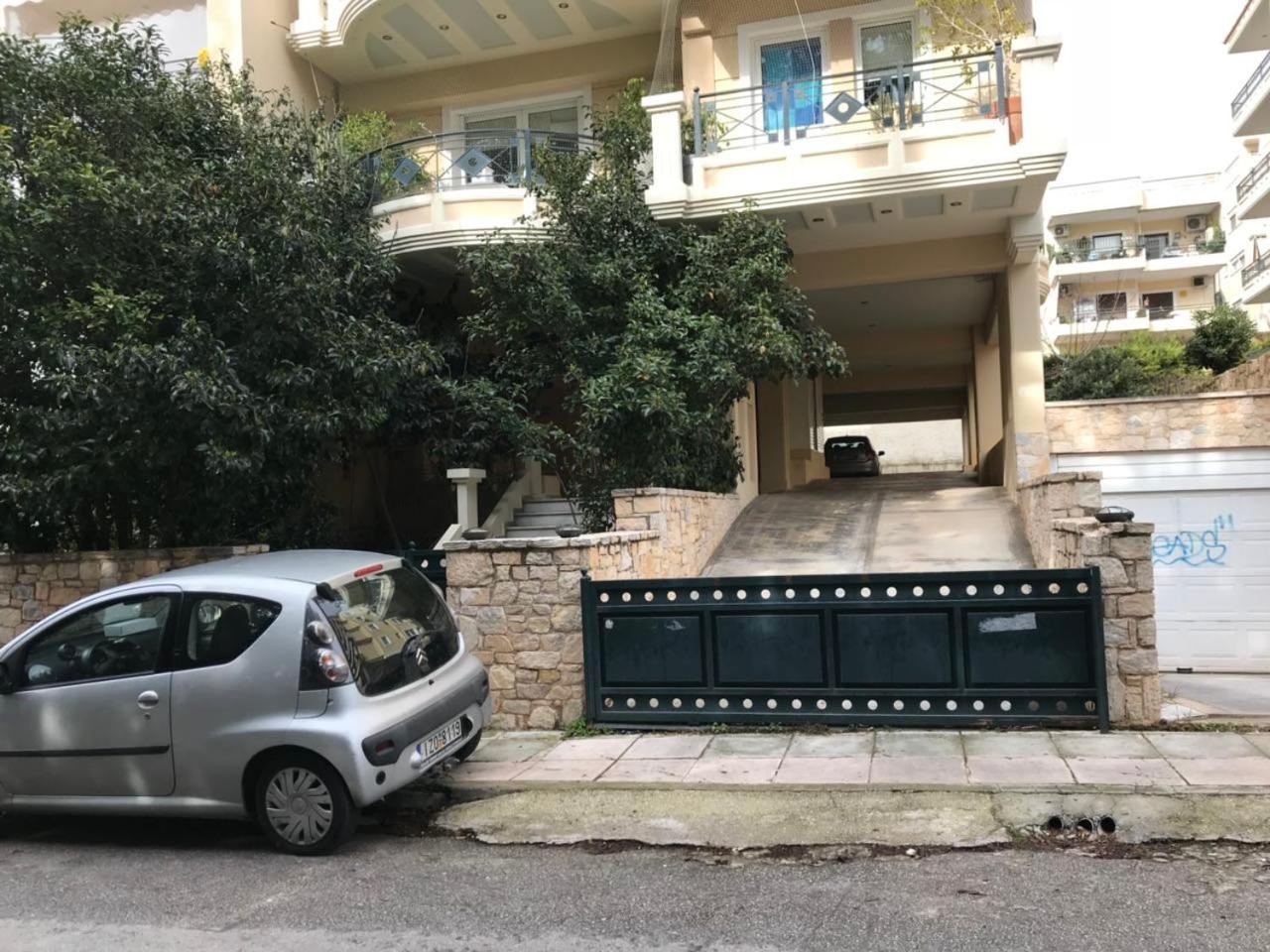 Jacuzzi studio close to athens airport!! - Photo 4