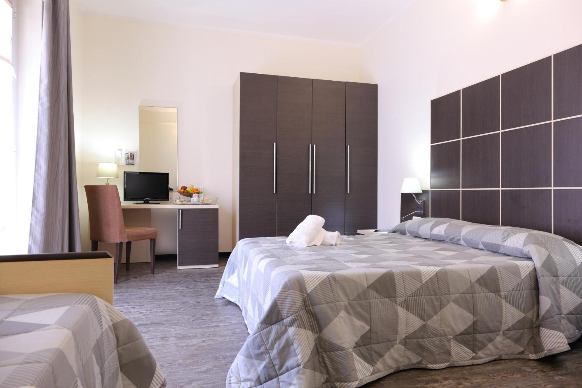 Hotel Ferrari - Photo 41