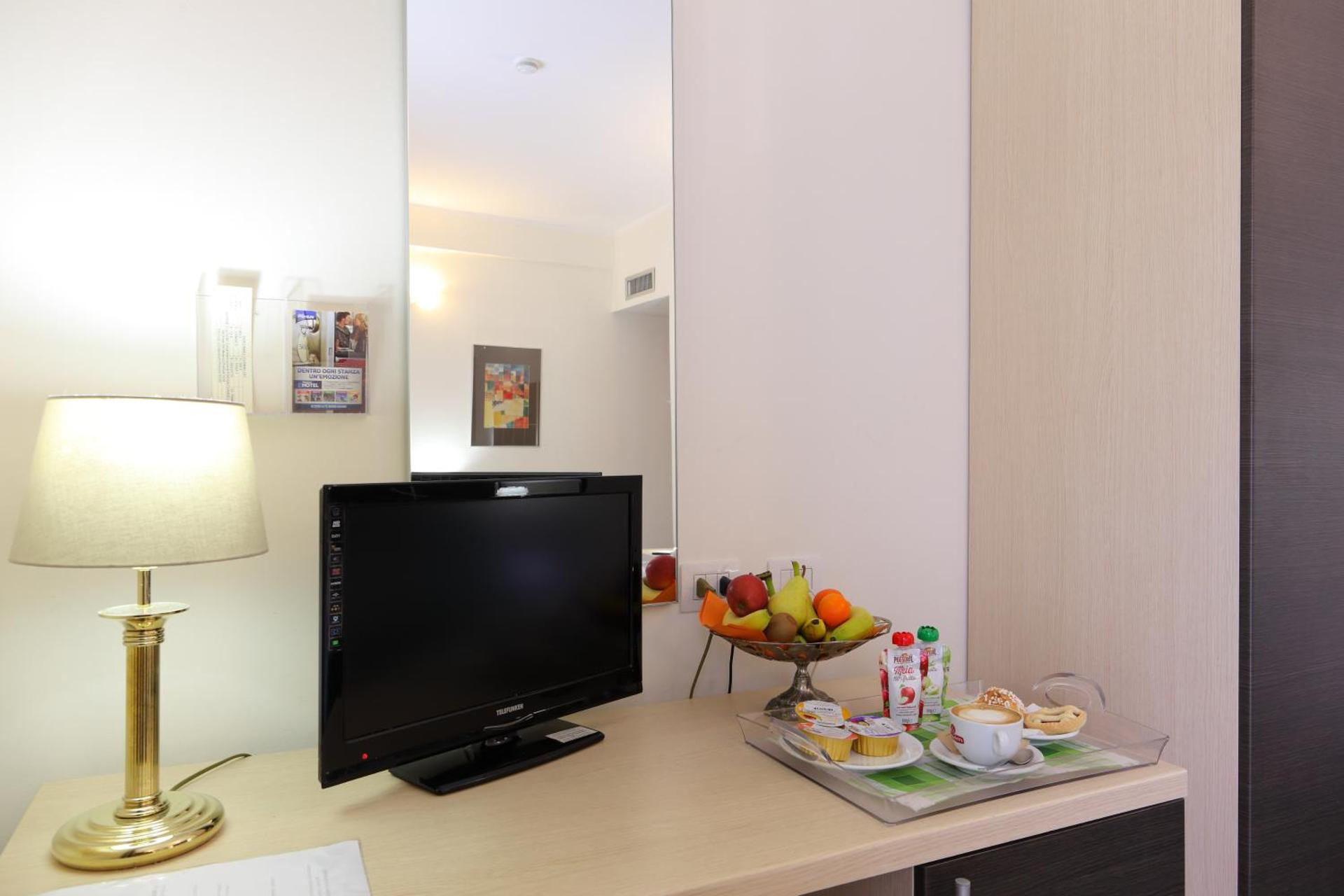 Hotel Ferrari - Photo 14