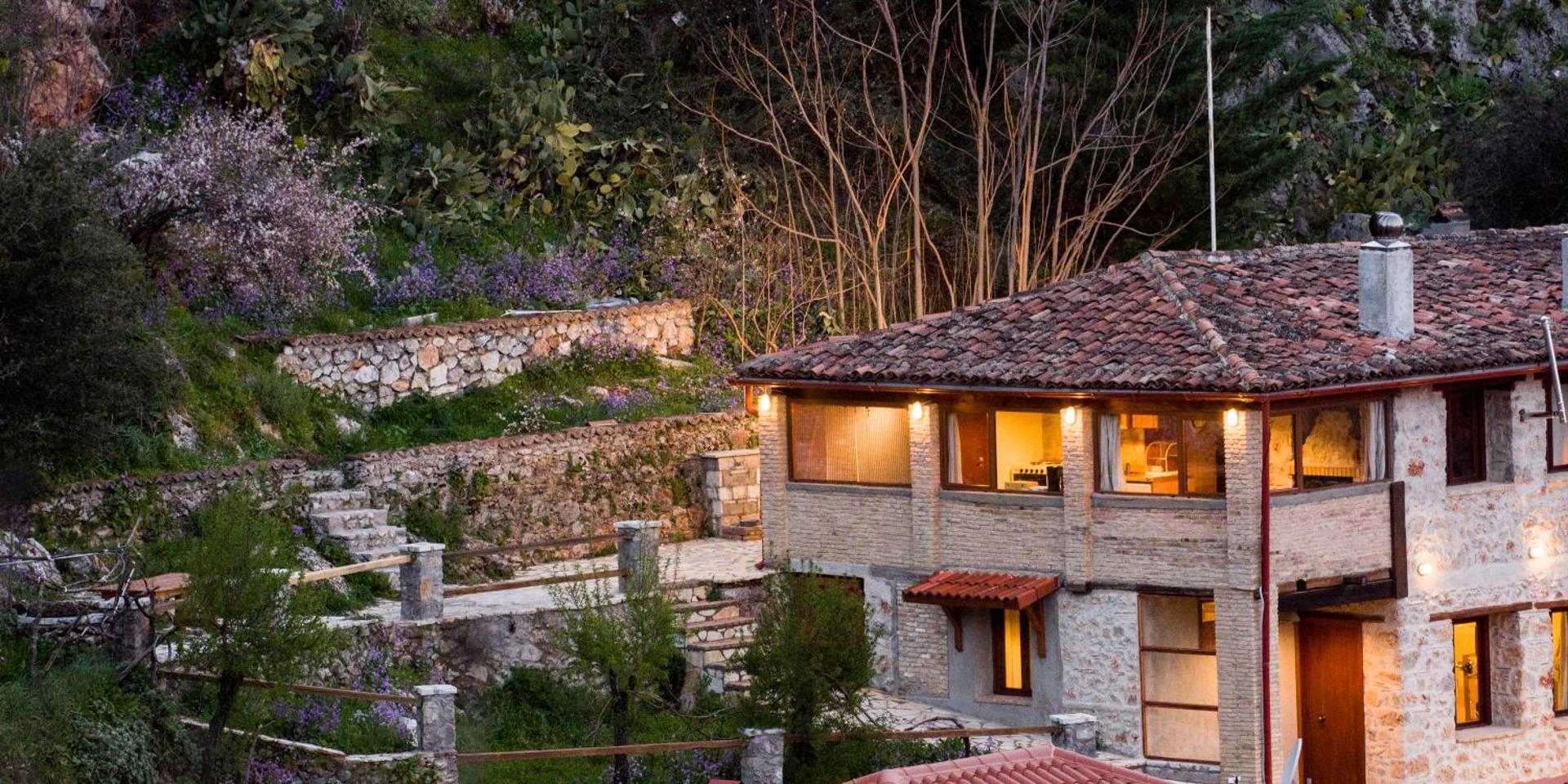 Stone house on the rock - Photo 21