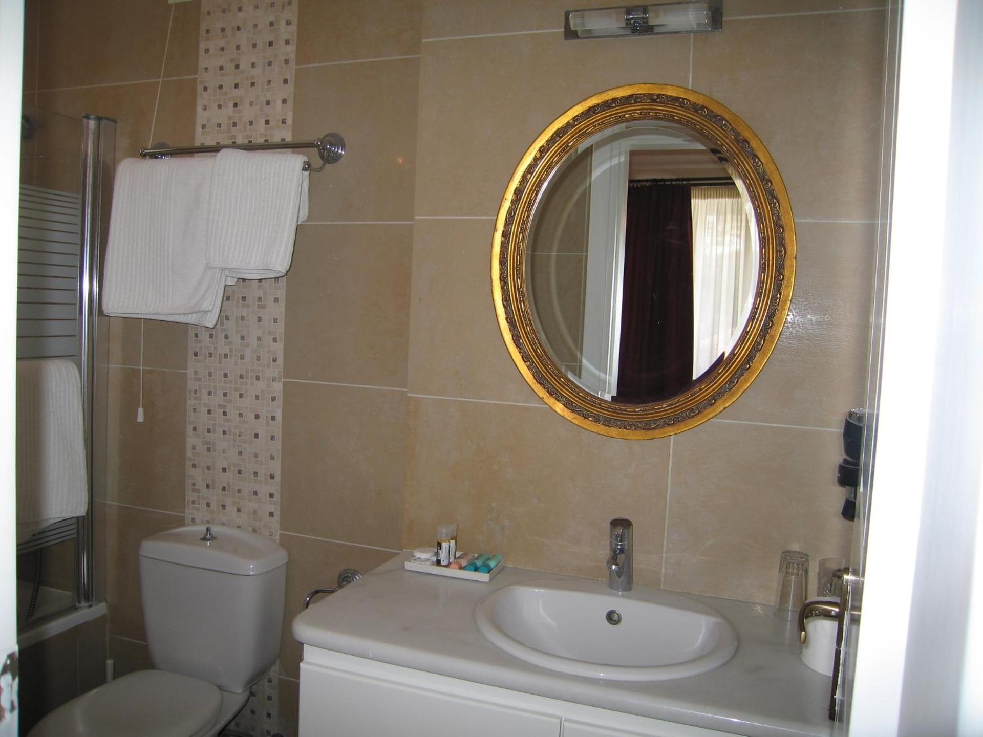 Mistral Hotel - Photo 18