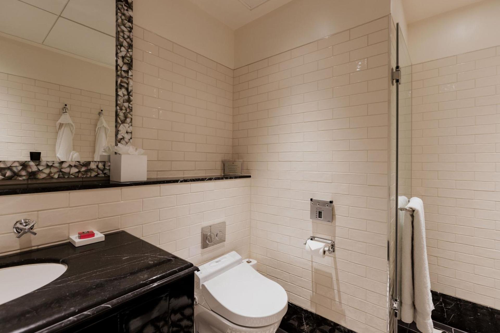 The LaLit London - Photo 56