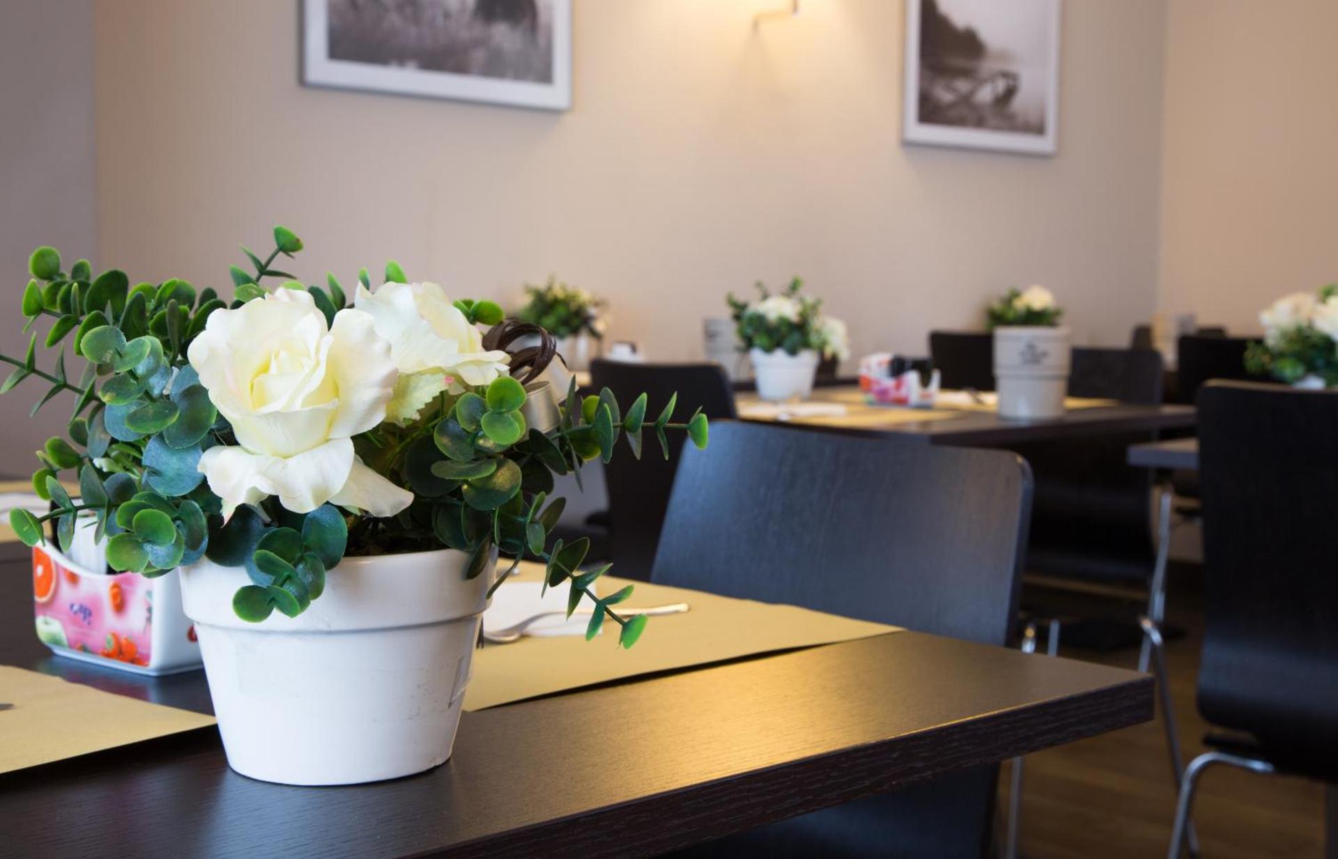 Regal Residence - Photo 4