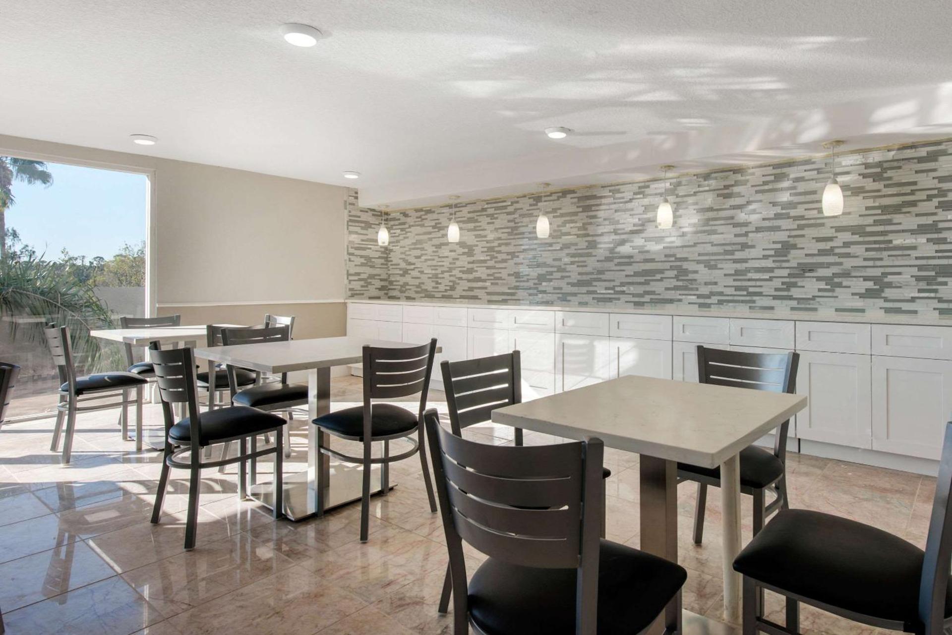 Palazzo Lakeside Hotel - Photo 79