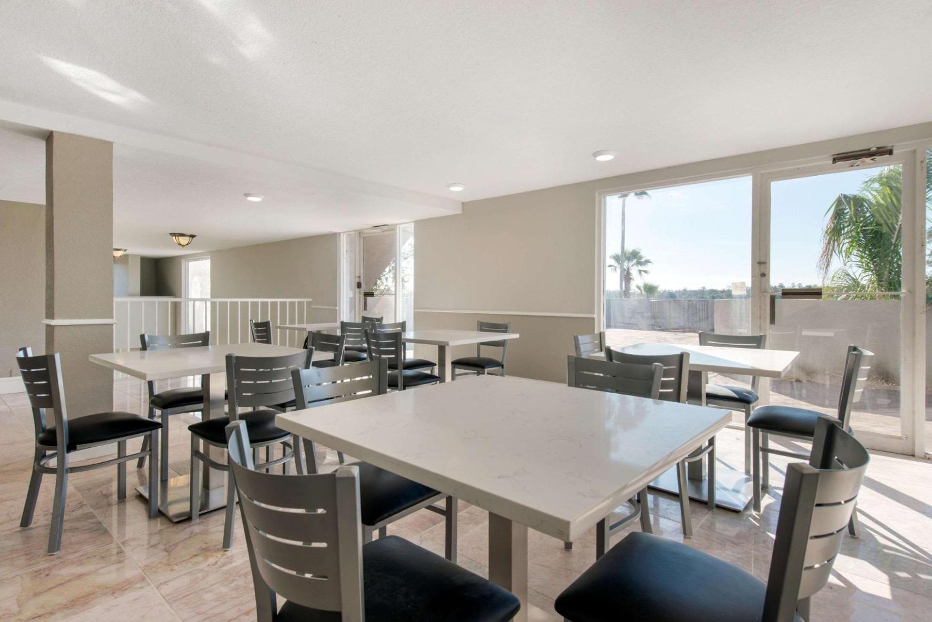 Palazzo Lakeside Hotel - Photo 82