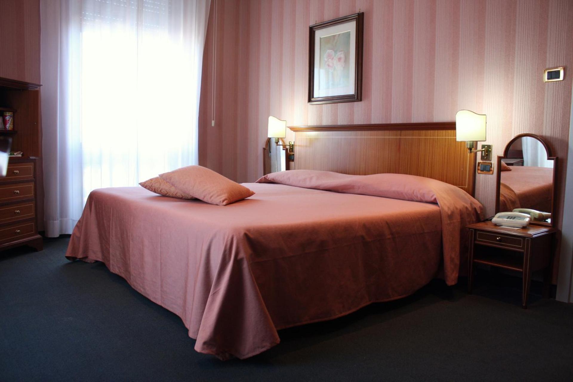 Hotel Esplanade - Photo 2