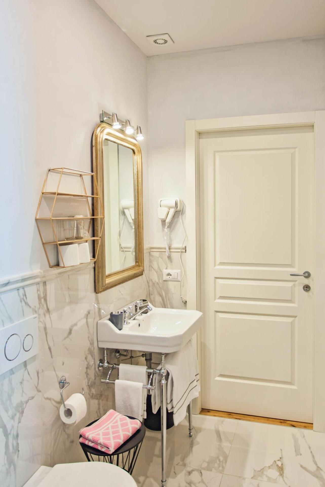 Hotel St. James - Photo 11