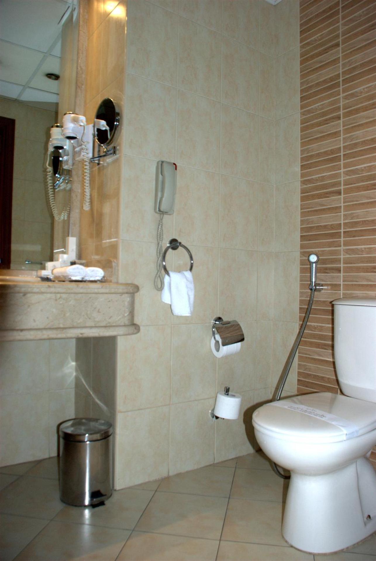 One-Bedroom Suite - Photo 3