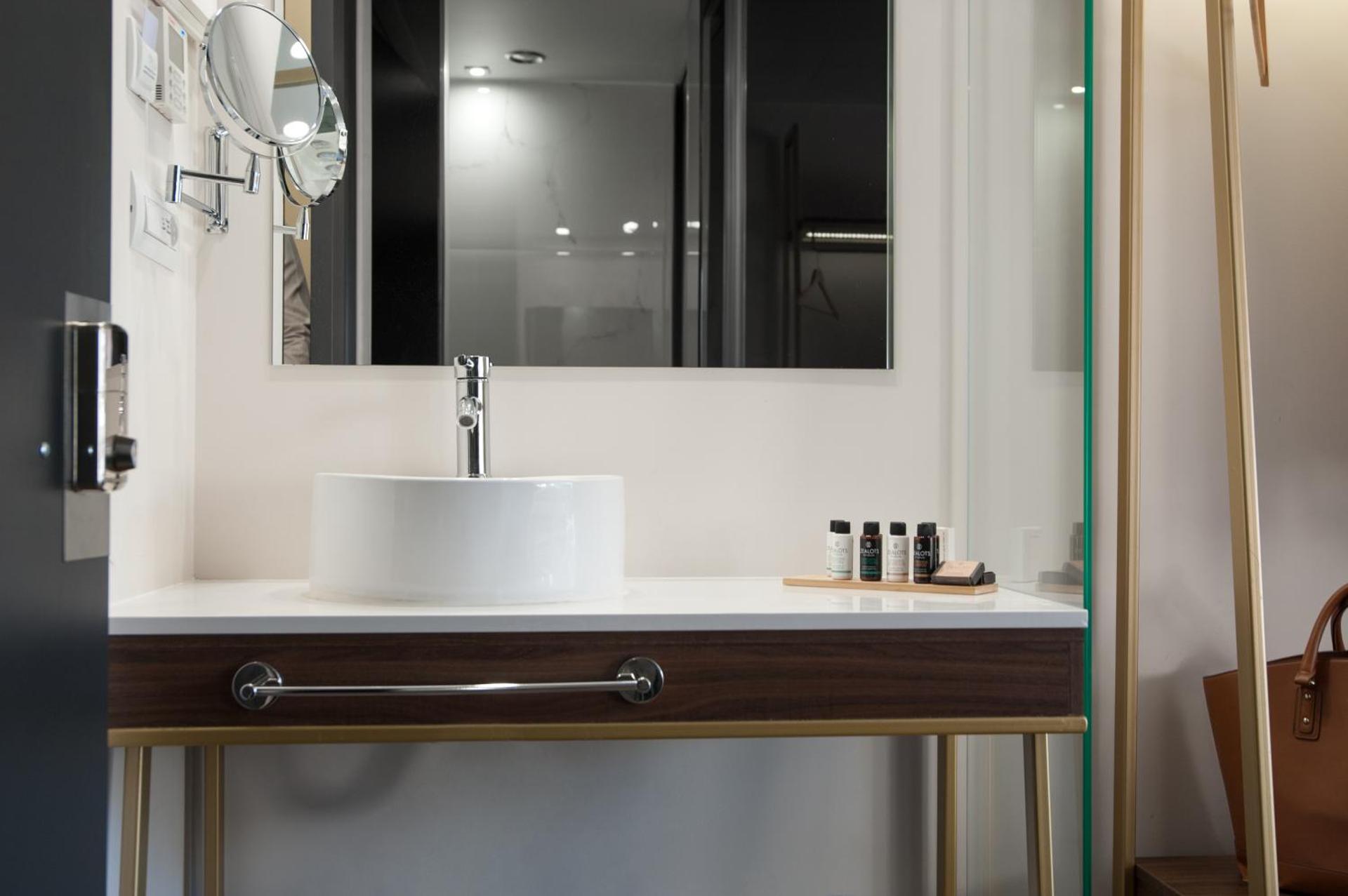 B4B Athens Signature Hotel - Photo 60