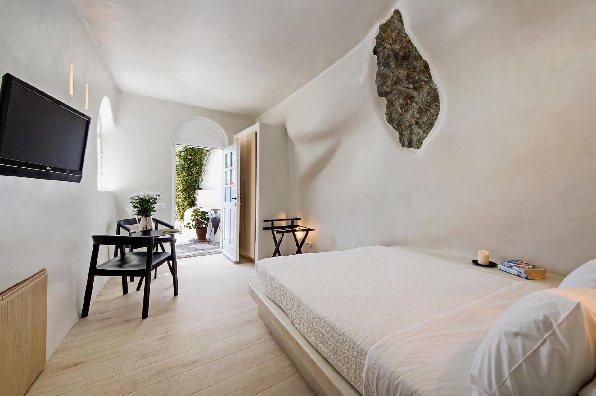 Porto Fira Suites - Photo 9