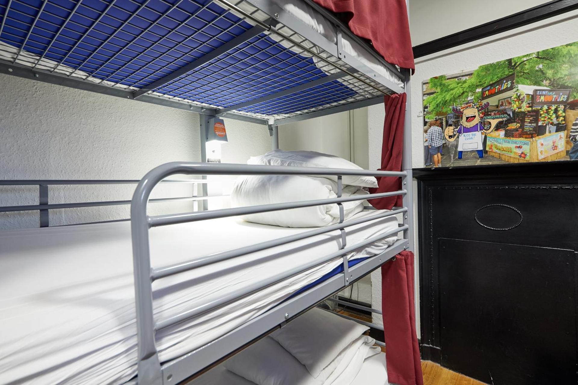 Bed in 9-Bed Mixed Dormitory Room with Shared Bathroom