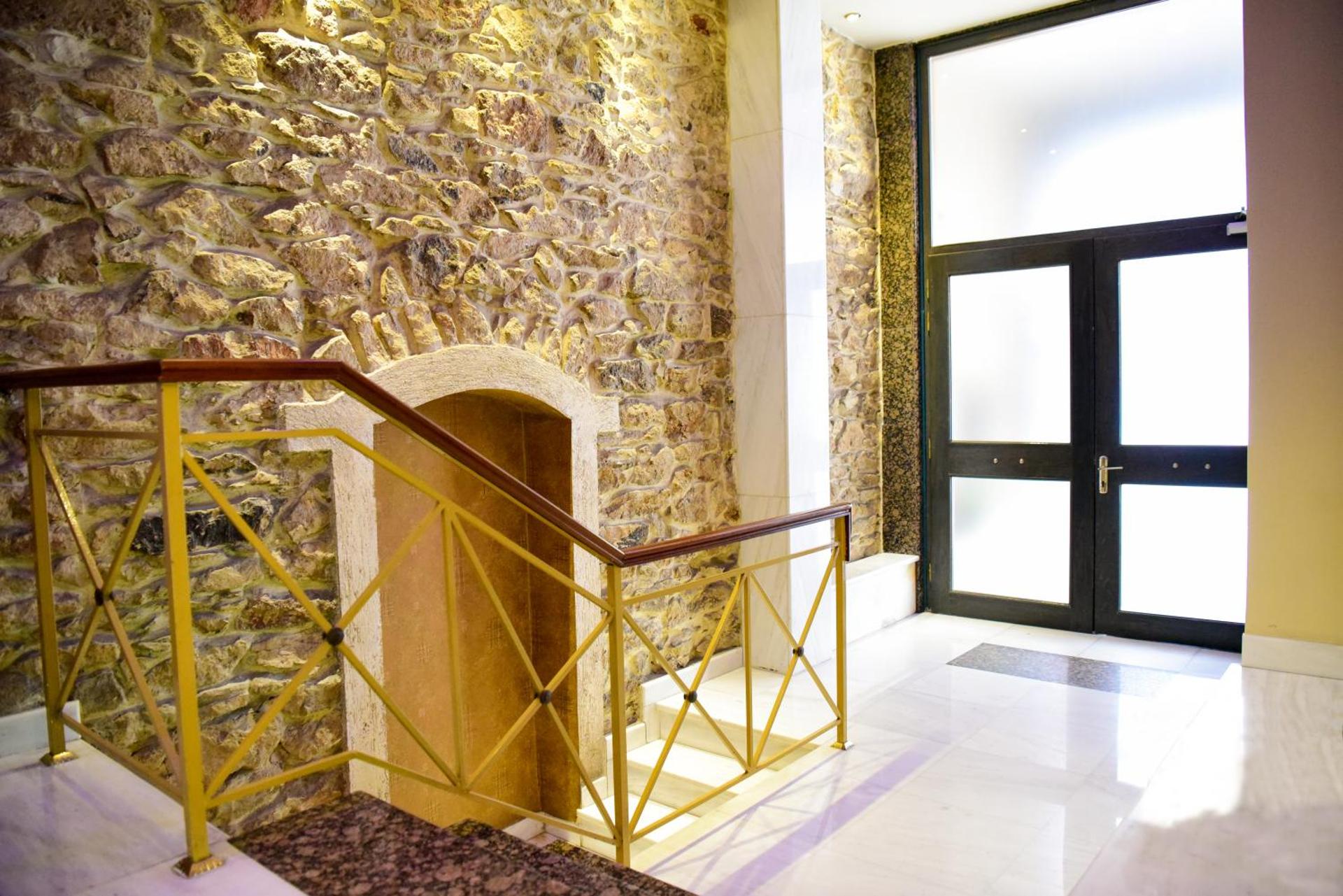 Eva Hotel Piraeus - Photo 30