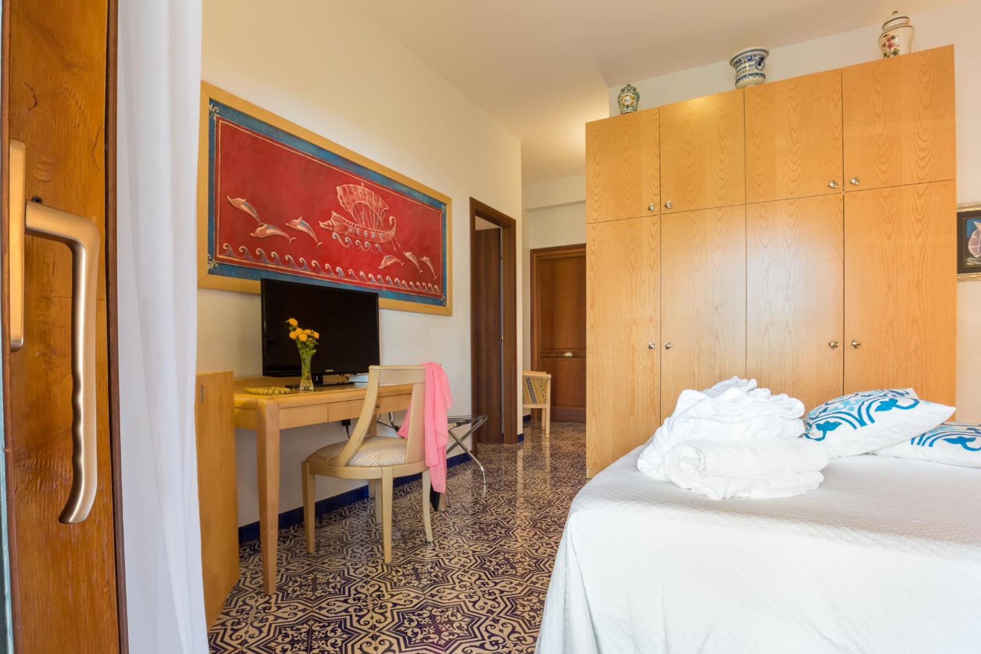 Hotel Eros - Photo 40