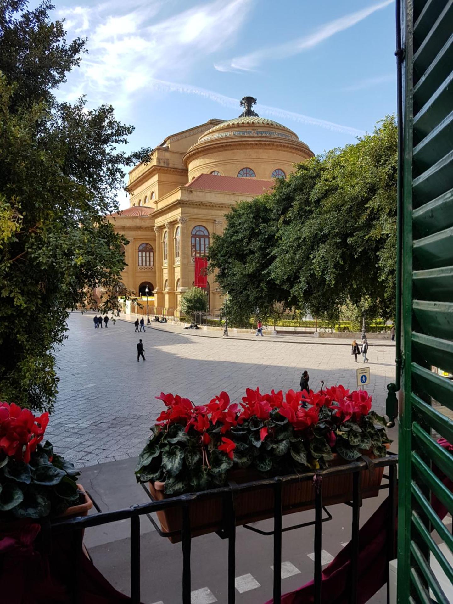 Massimo Plaza Hotel - Photo 34