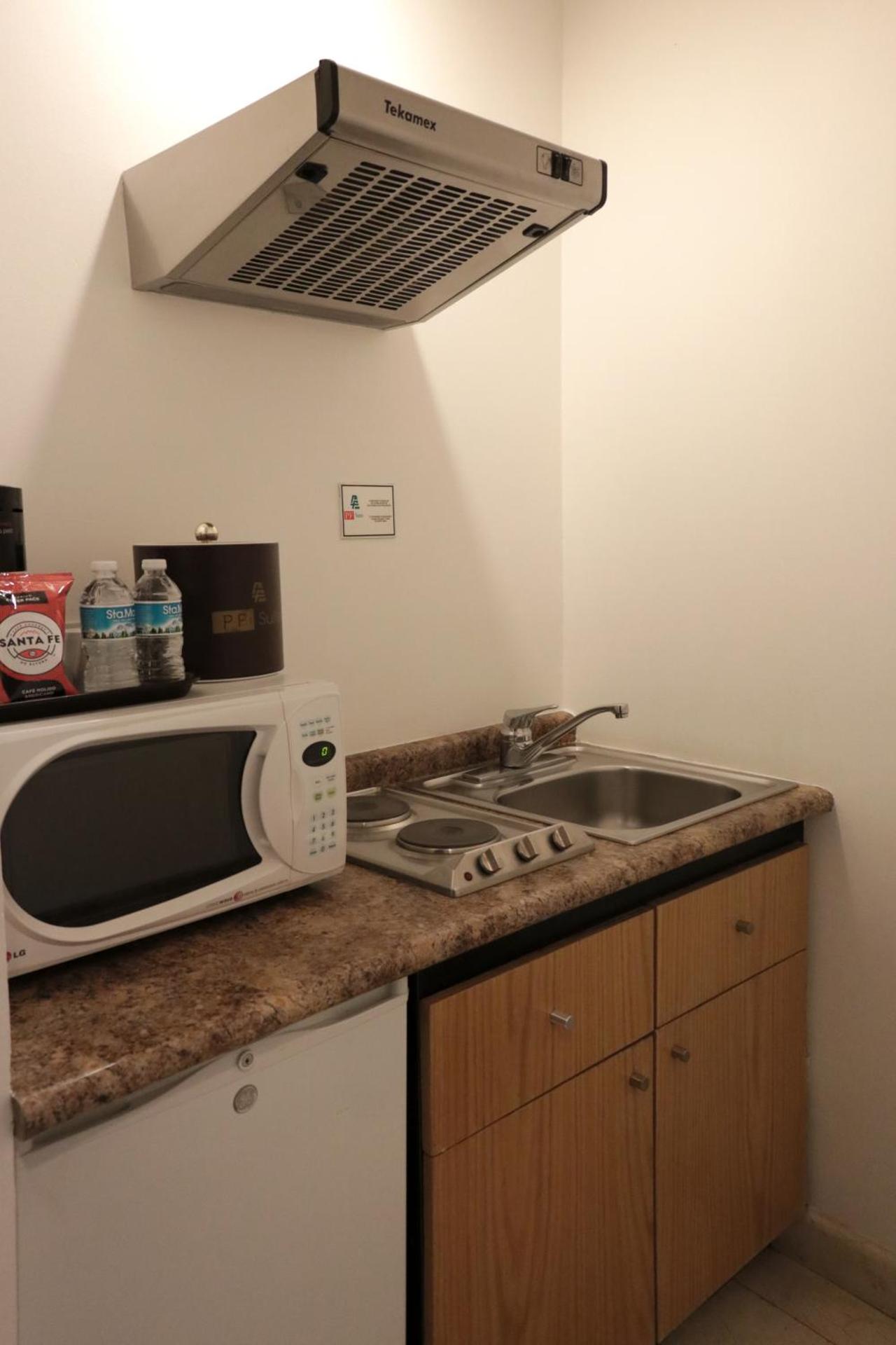 Hotel & Suites PF - Photo 17