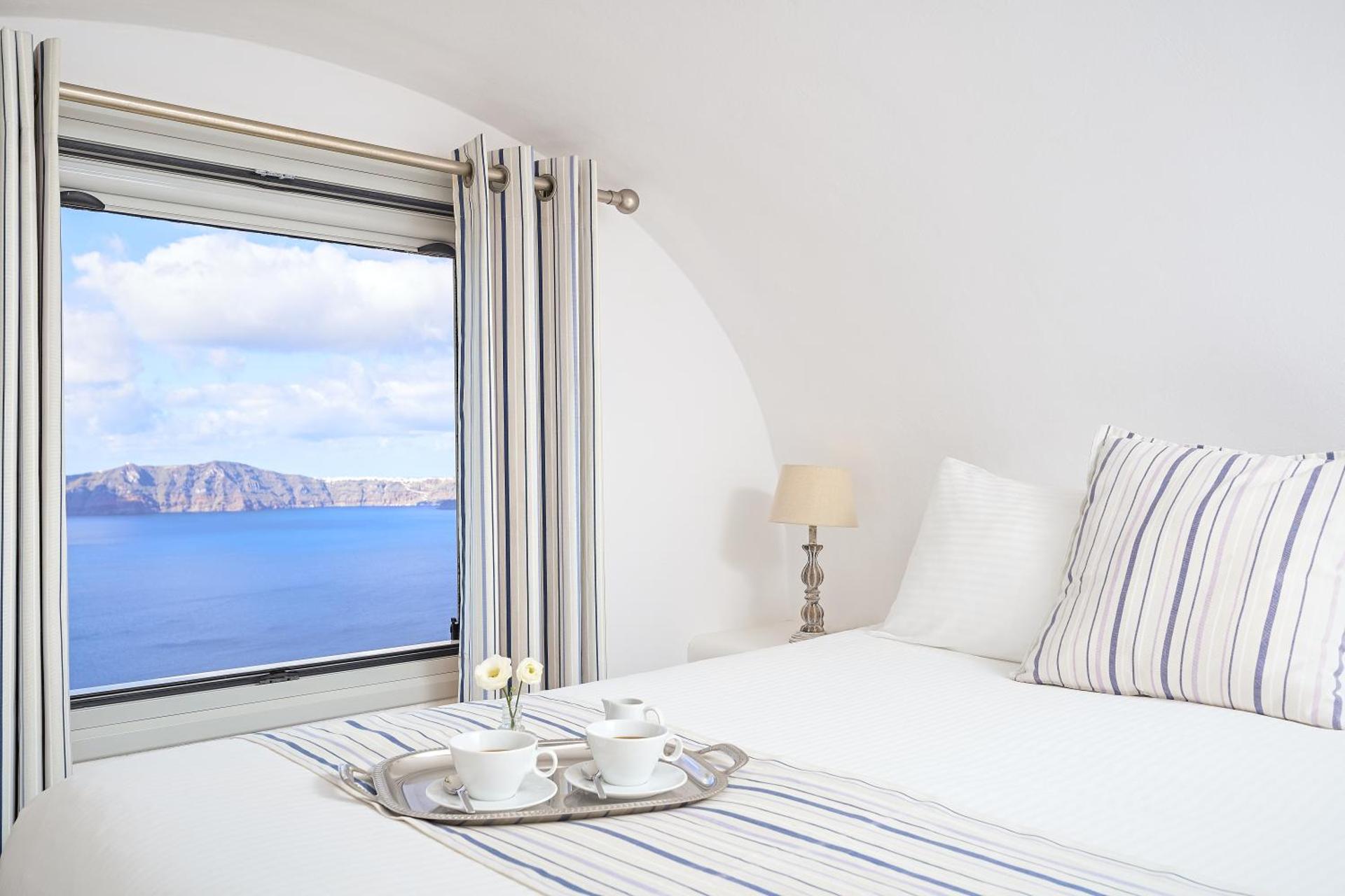 Junior Suite with Caldera View