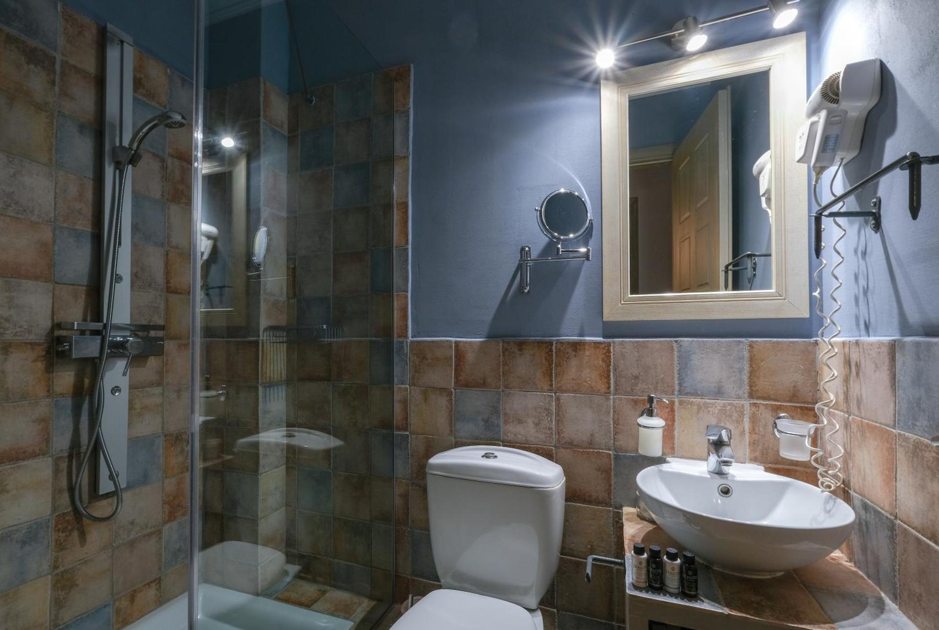 Budget Double Room Adiandi Building - Photo 4